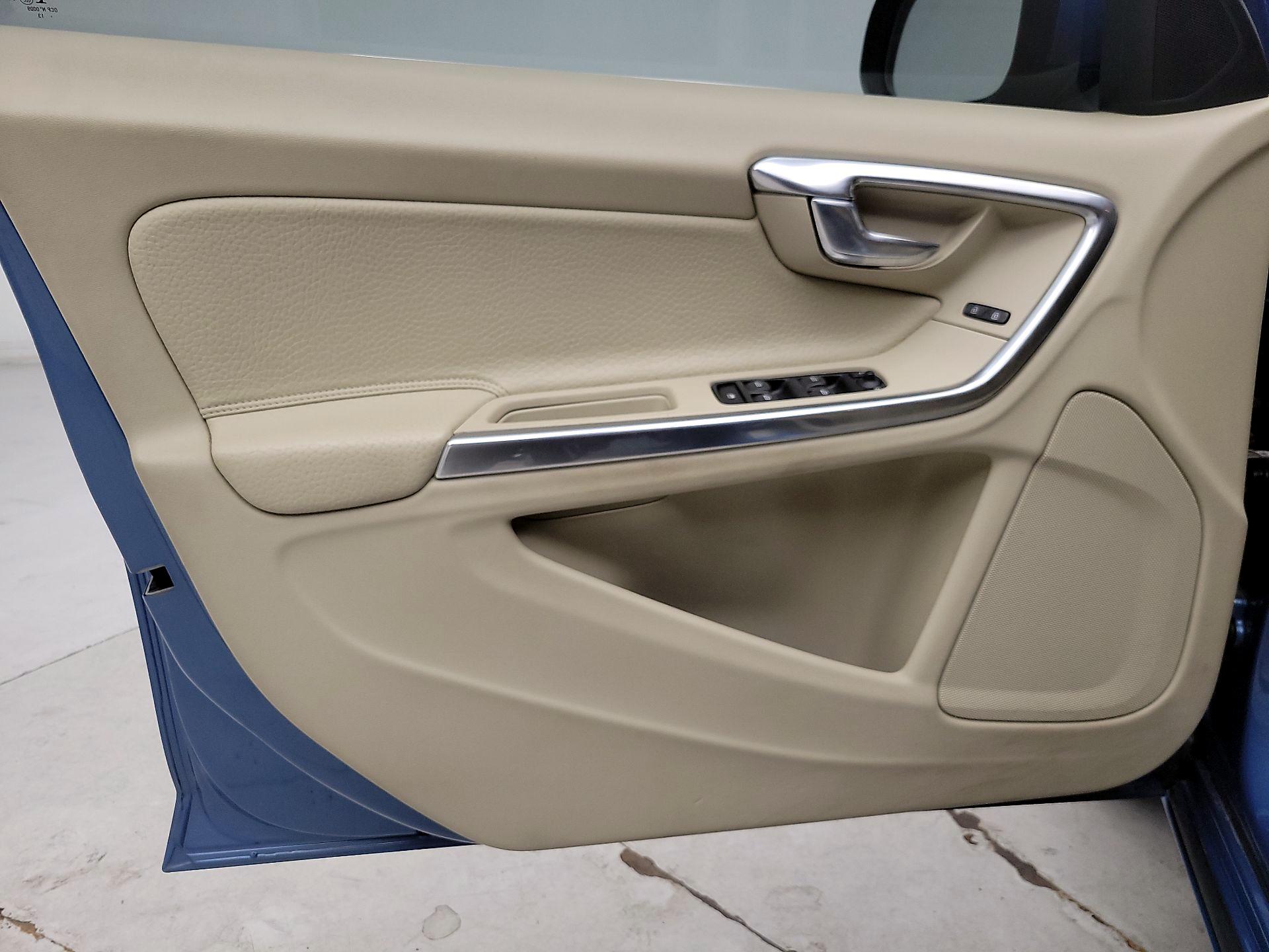 Thumbnail: 2014 Volvo S60 - 12