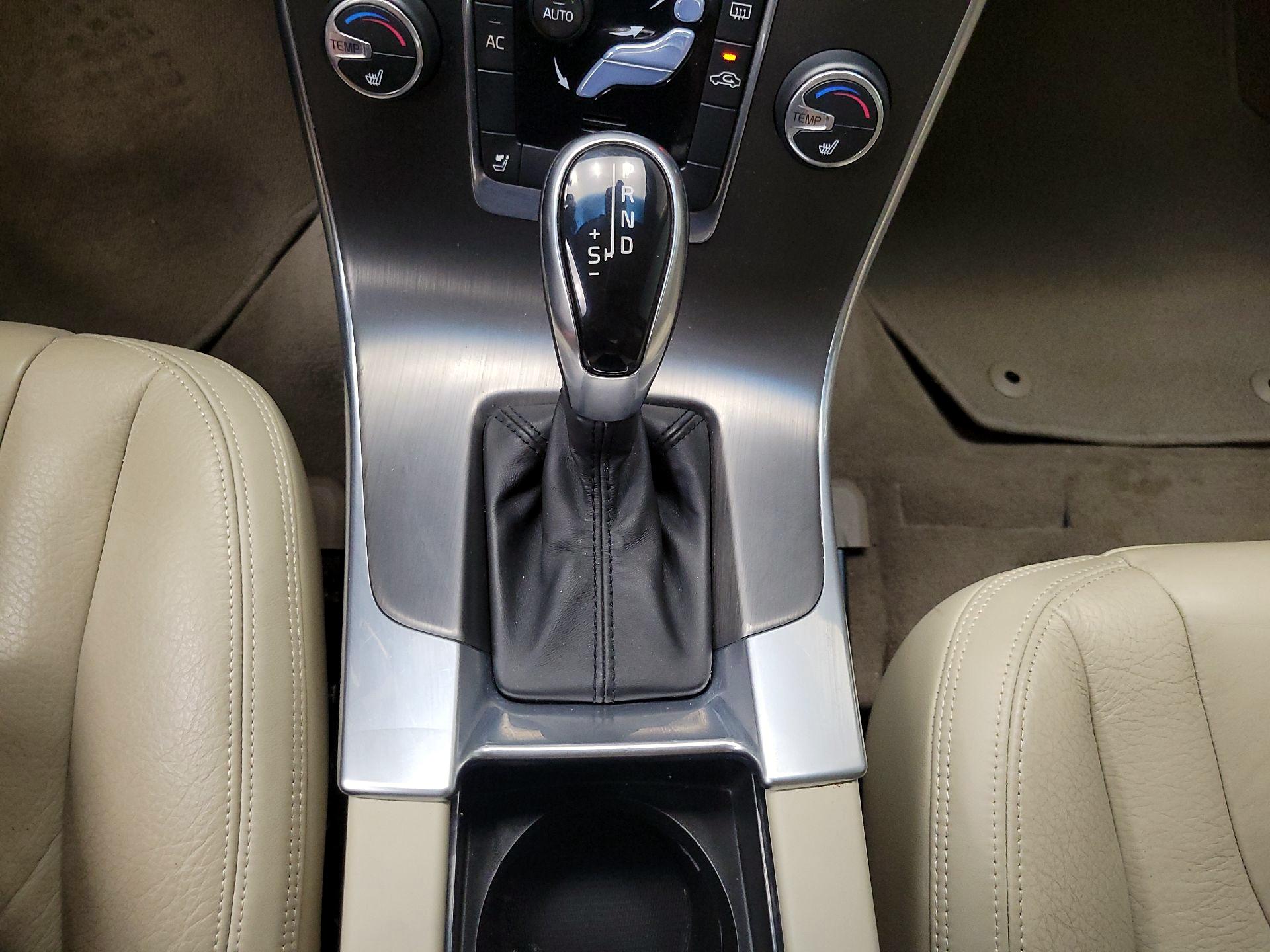 Thumbnail: 2014 Volvo S60 - 16