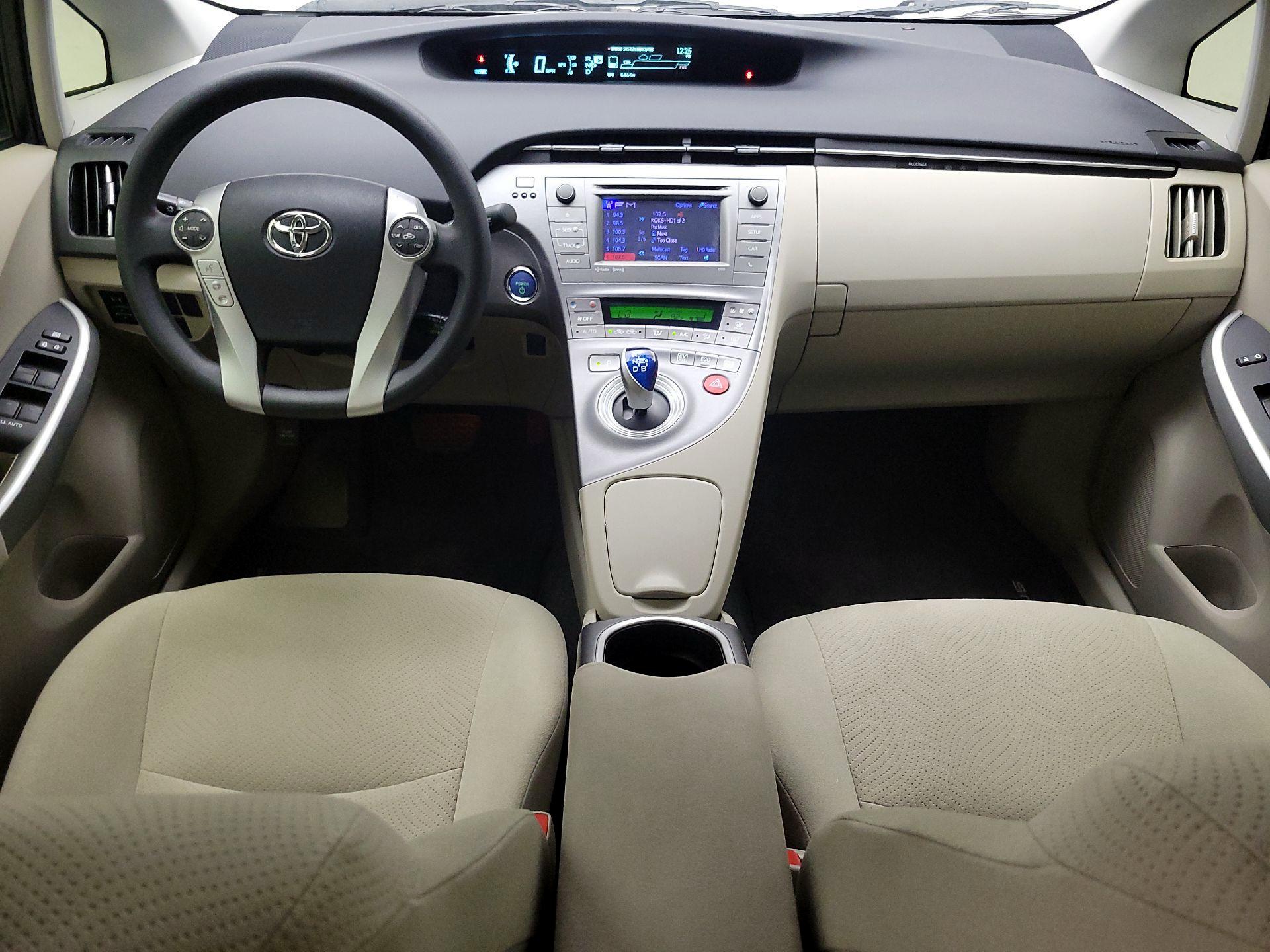 Thumbnail: 2015 Toyota Prius - 9