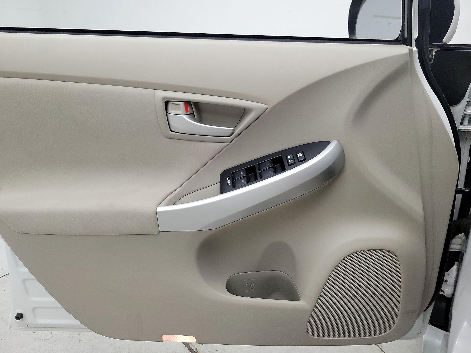 Thumbnail: 2015 Toyota Prius - 12