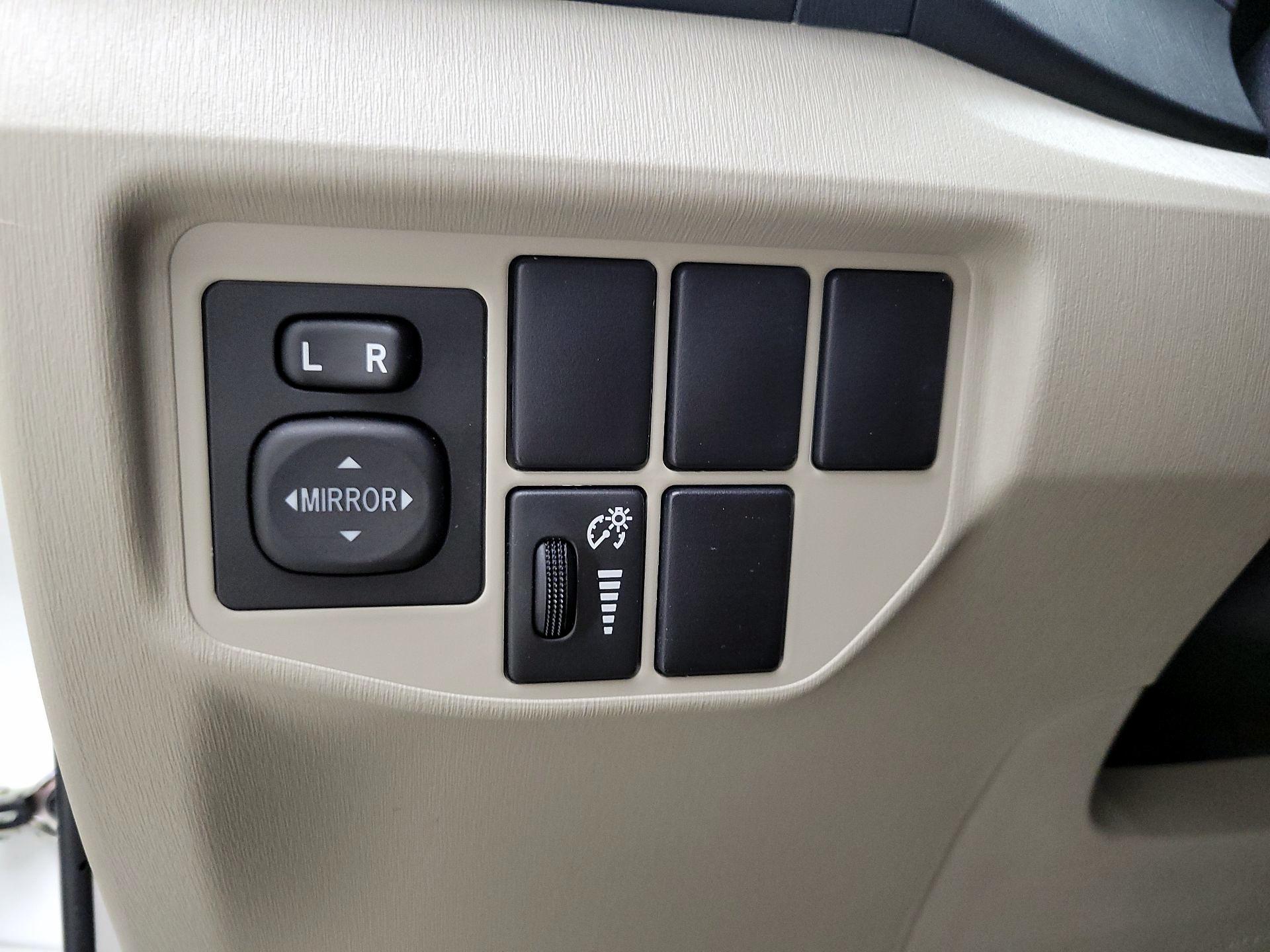 Thumbnail: 2015 Toyota Prius - 13