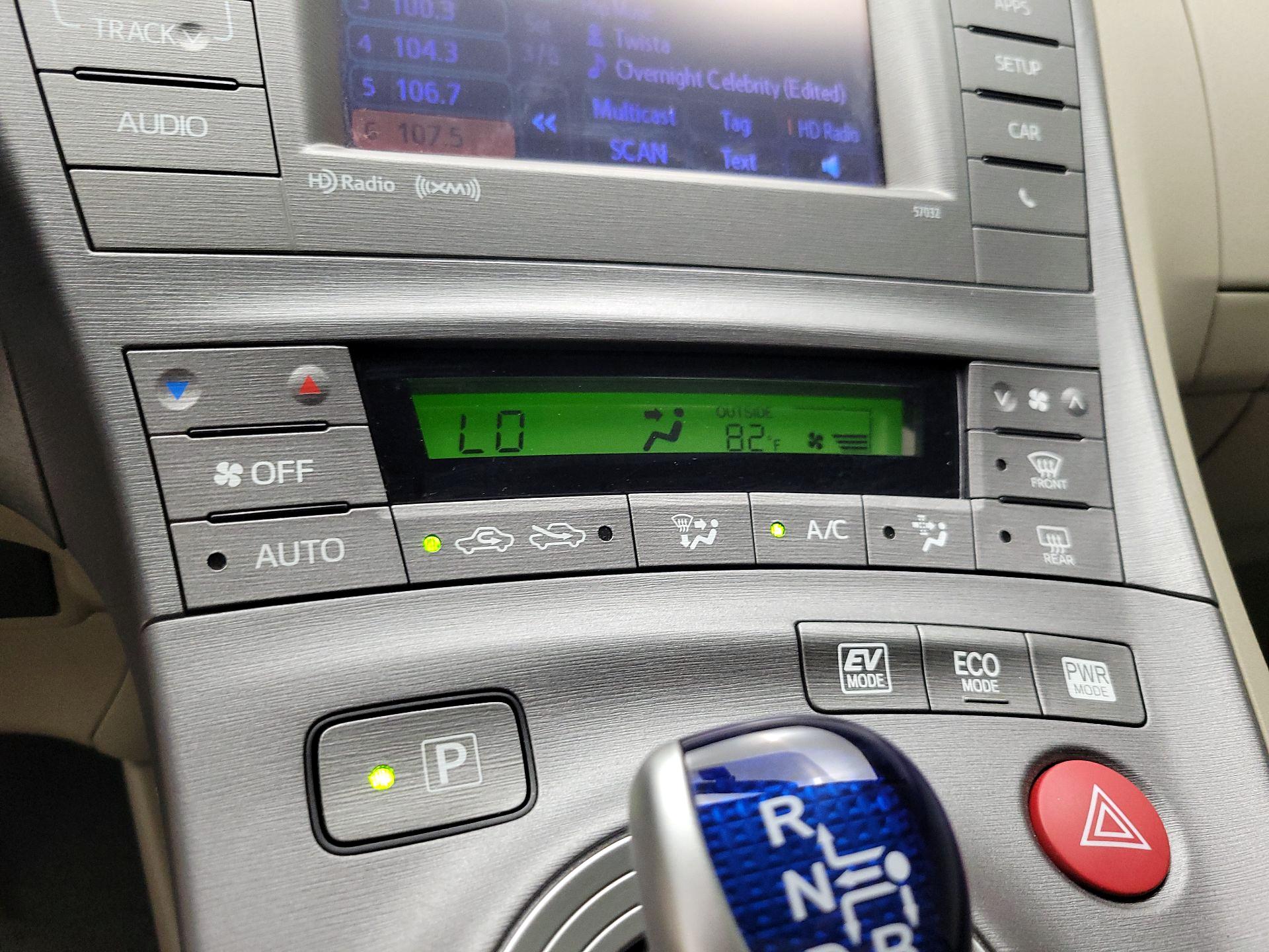 Thumbnail: 2015 Toyota Prius - 16