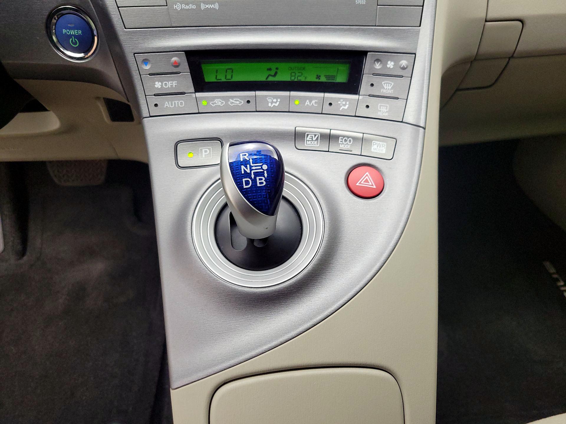 Thumbnail: 2015 Toyota Prius - 17