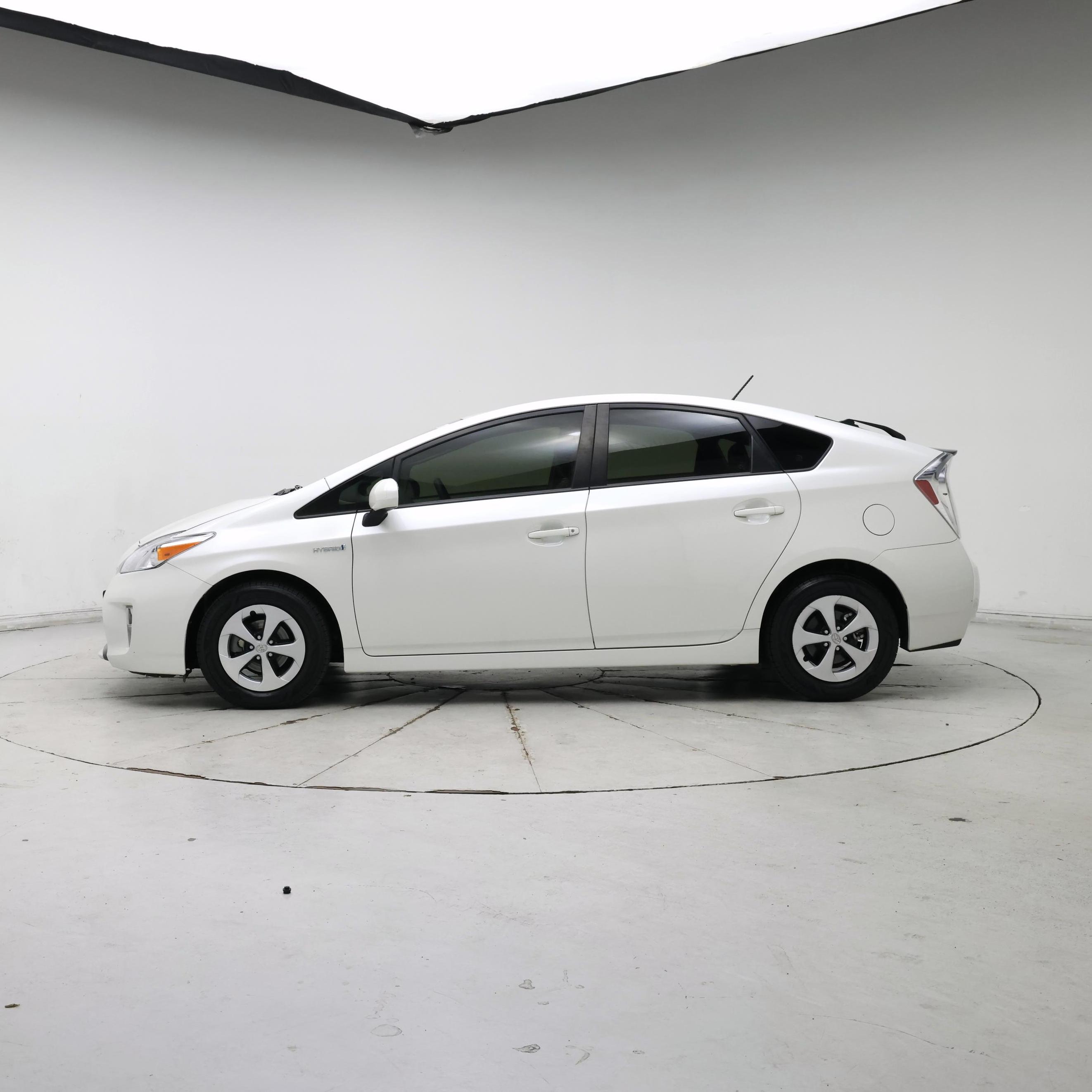 Thumbnail: 2015 Toyota Prius - 3