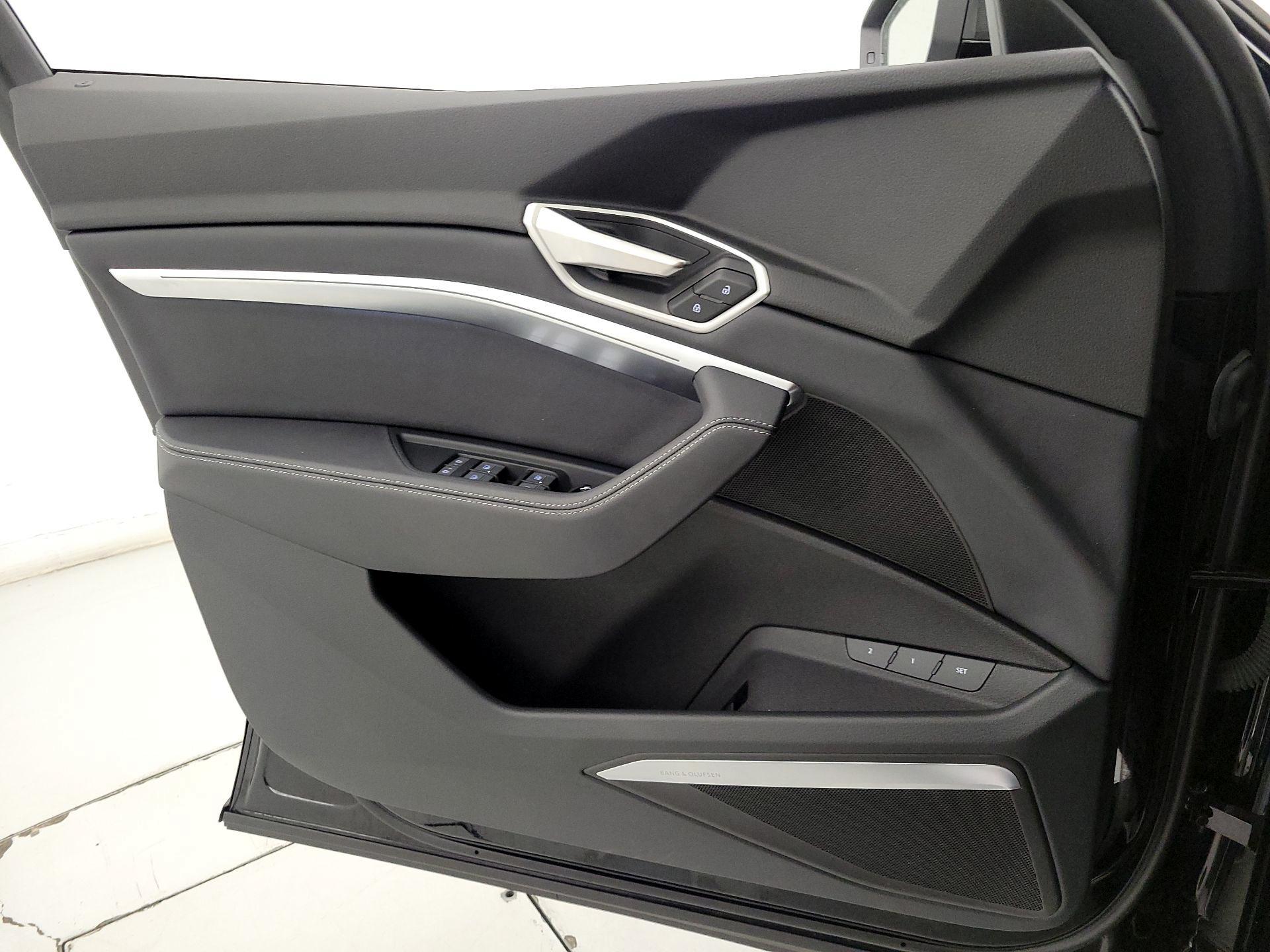 Thumbnail: 2024 Audi Q8 e-tron - 12