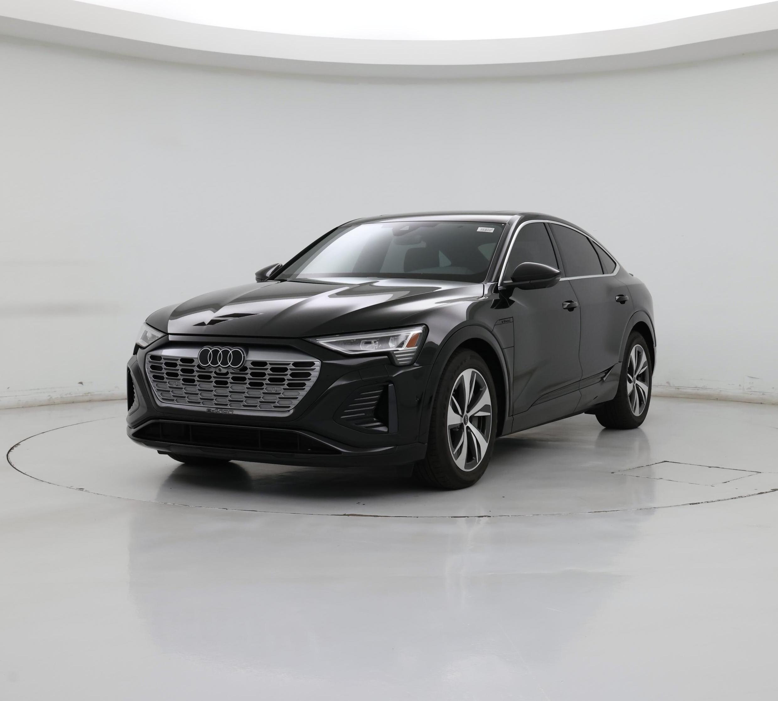 Thumbnail: 2024 Audi Q8 e-tron - 4