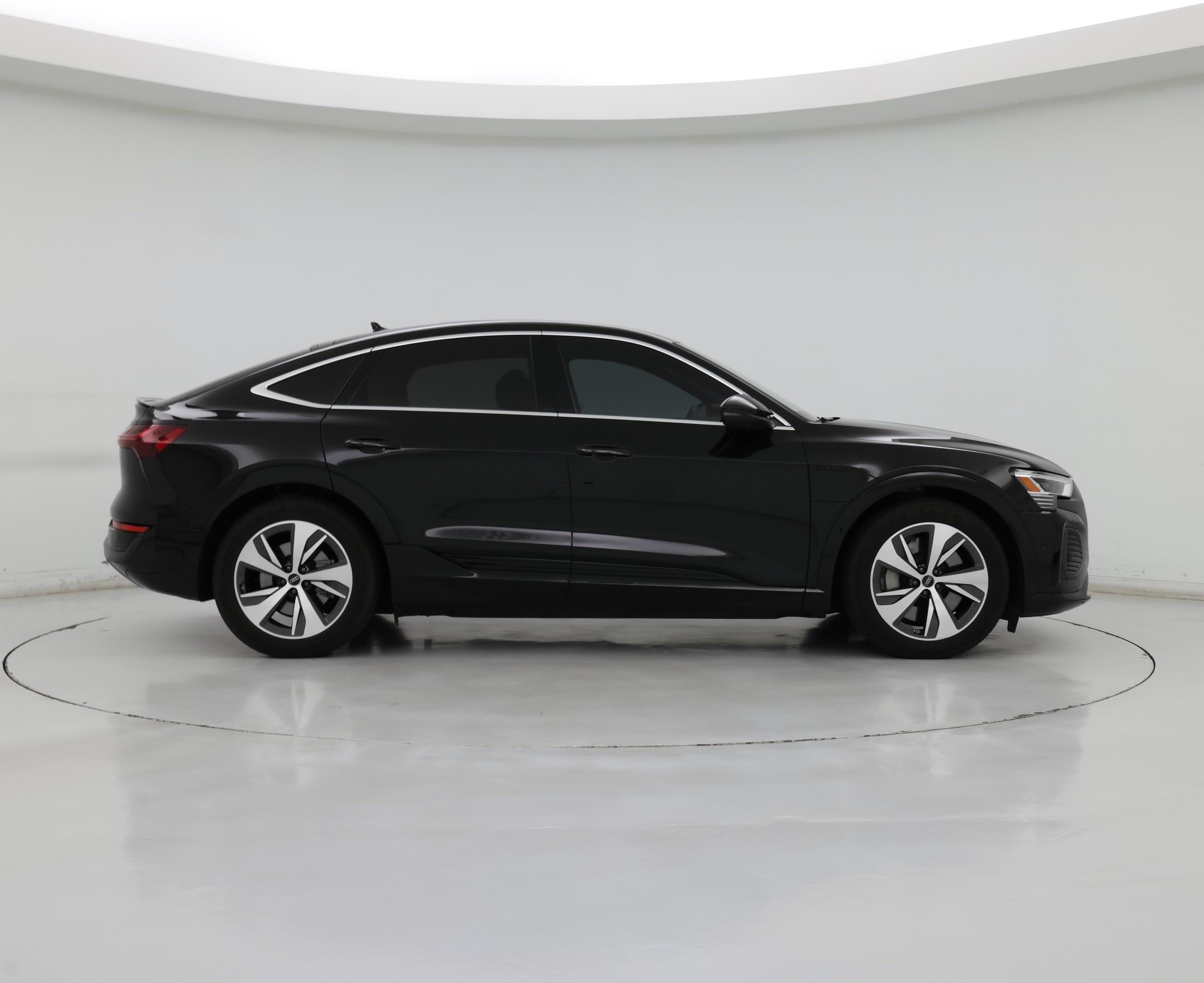 Thumbnail: 2024 Audi Q8 e-tron - 7