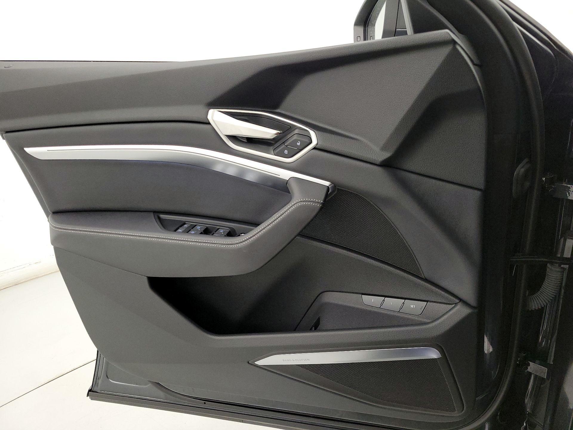 Thumbnail: 2024 Audi Q8 e-tron - 12