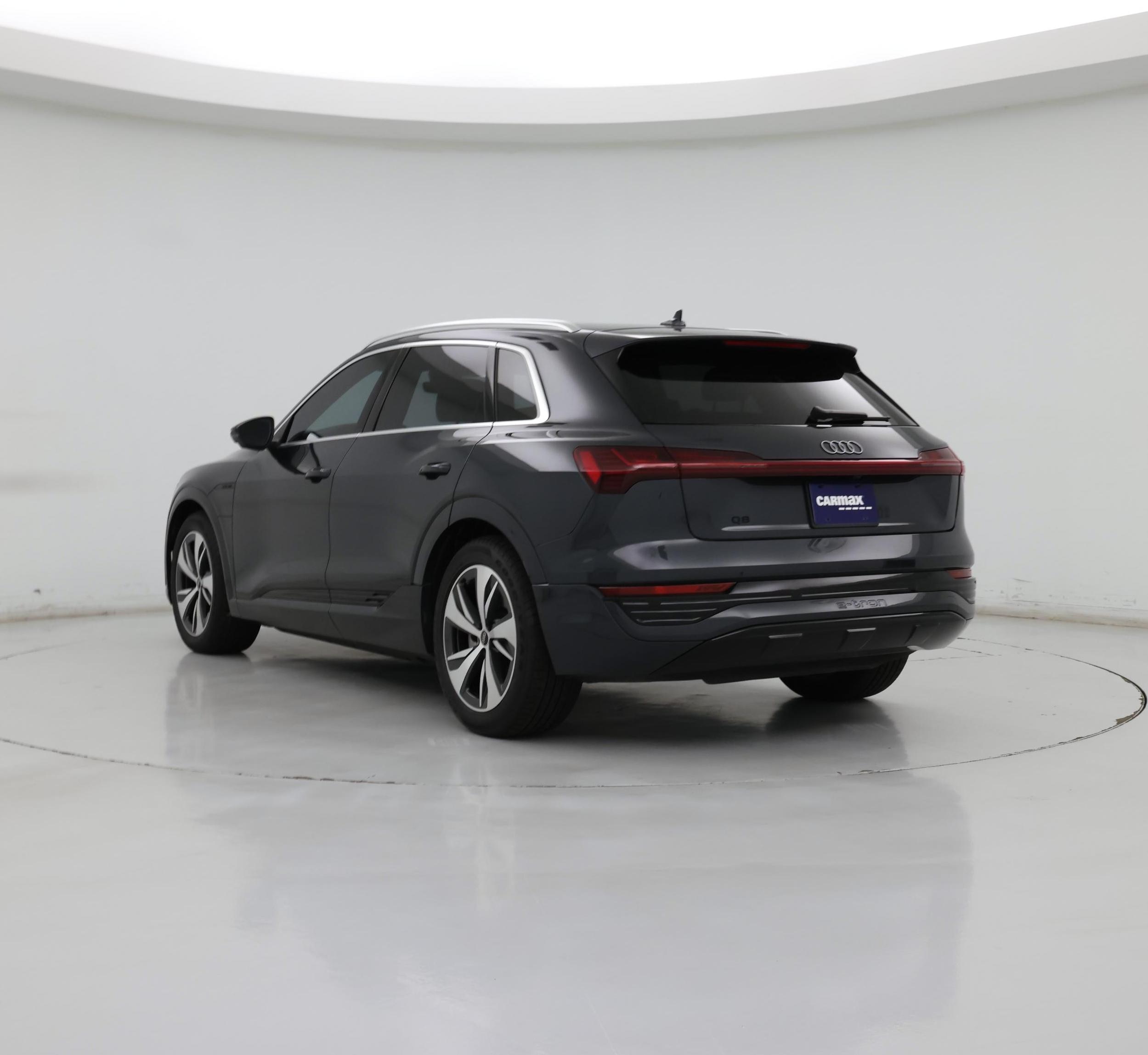 Thumbnail: 2024 Audi Q8 e-tron - 2