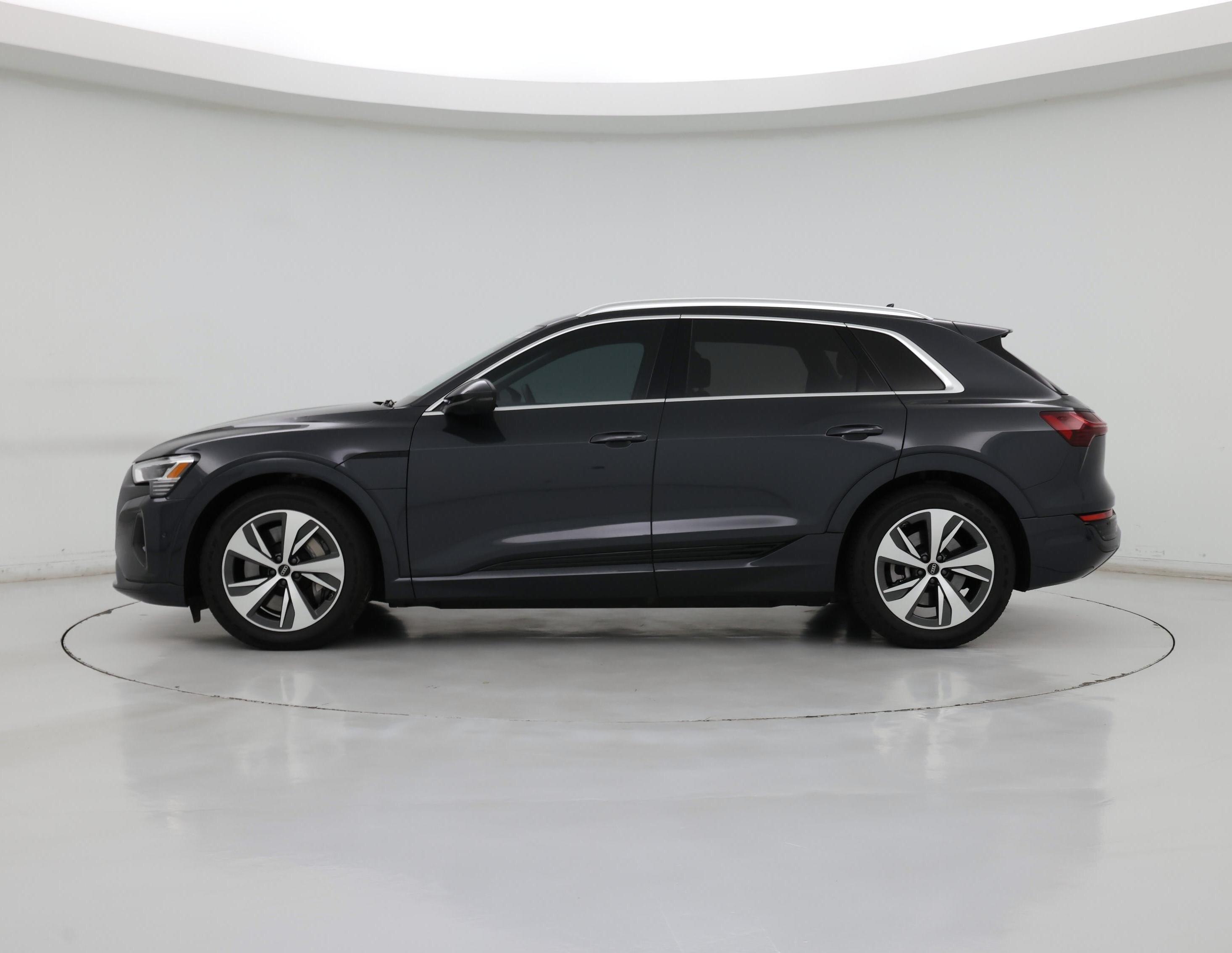 Thumbnail: 2024 Audi Q8 e-tron - 3