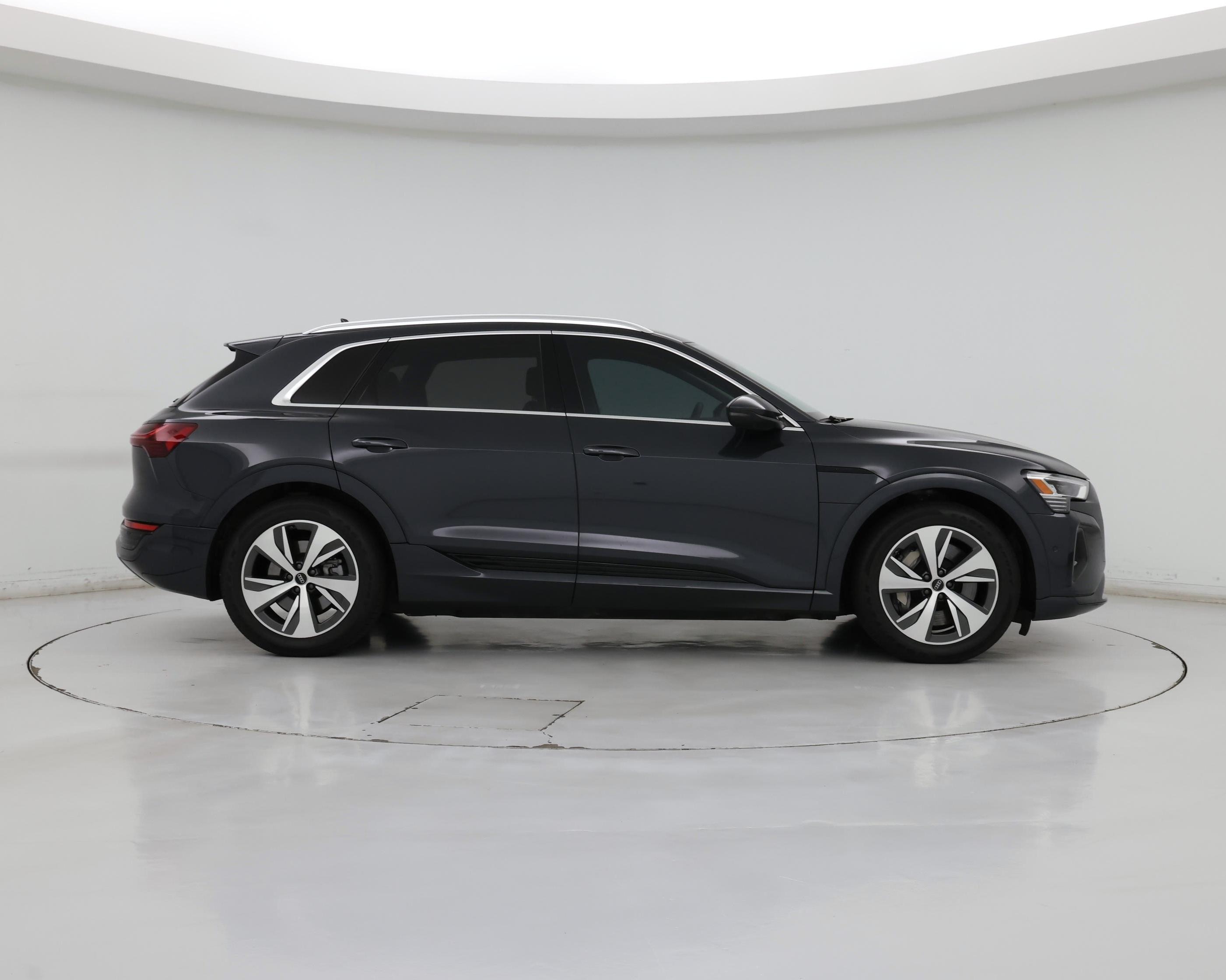 Thumbnail: 2024 Audi Q8 e-tron - 7