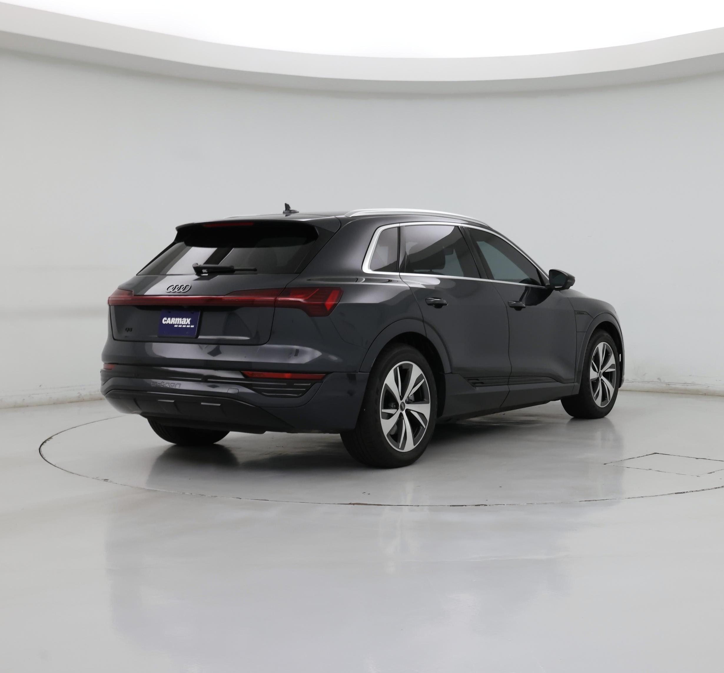 Thumbnail: 2024 Audi Q8 e-tron - 8