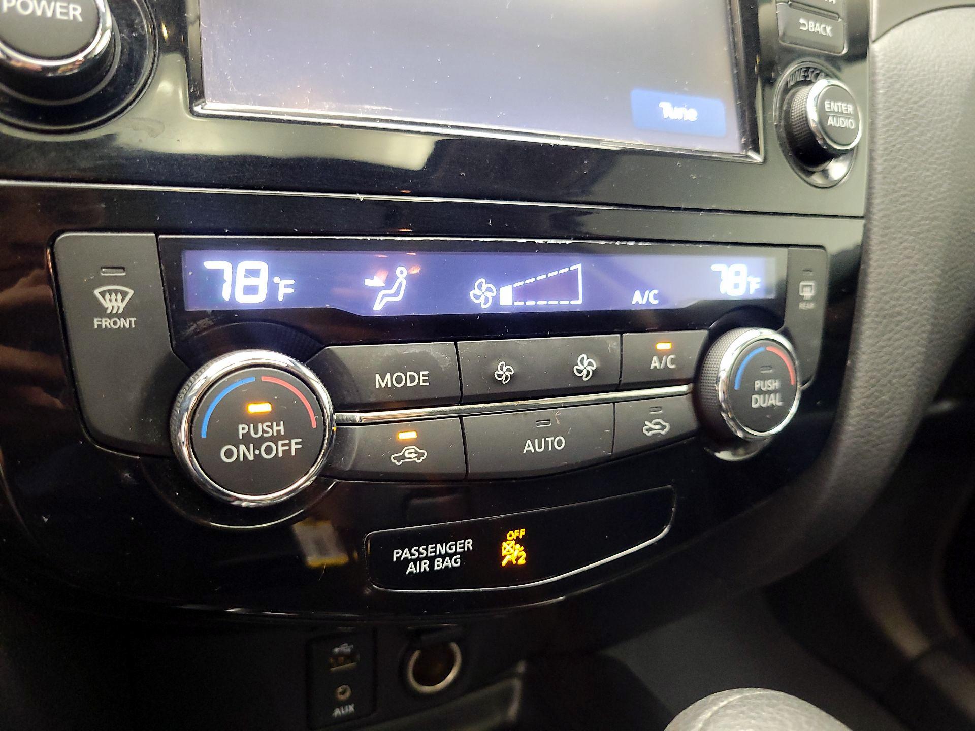 Thumbnail: 2015 Nissan Rogue - 17