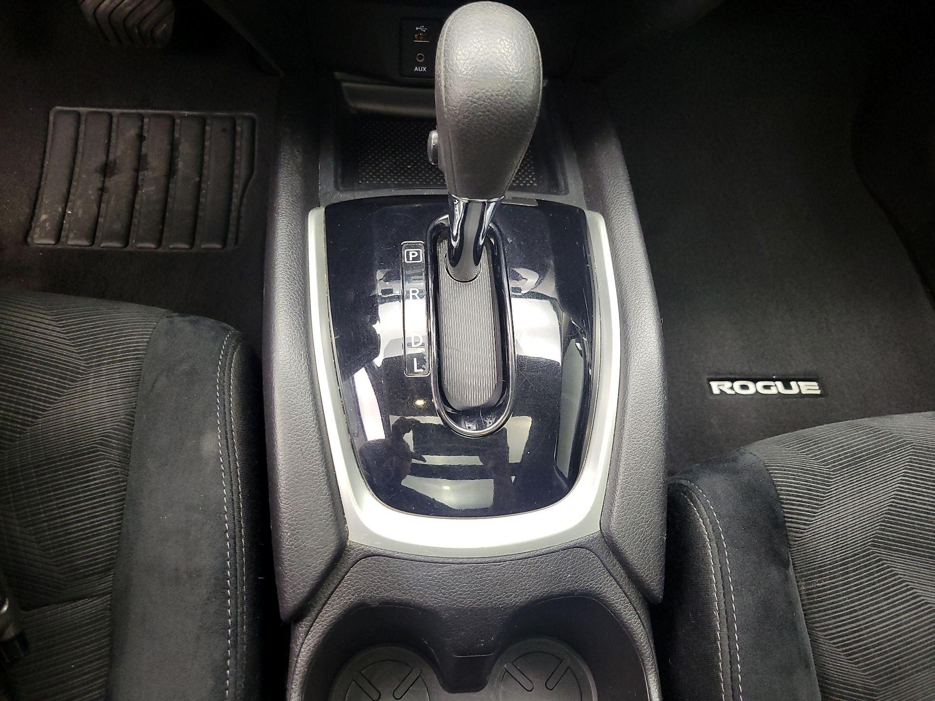 Thumbnail: 2015 Nissan Rogue - 18