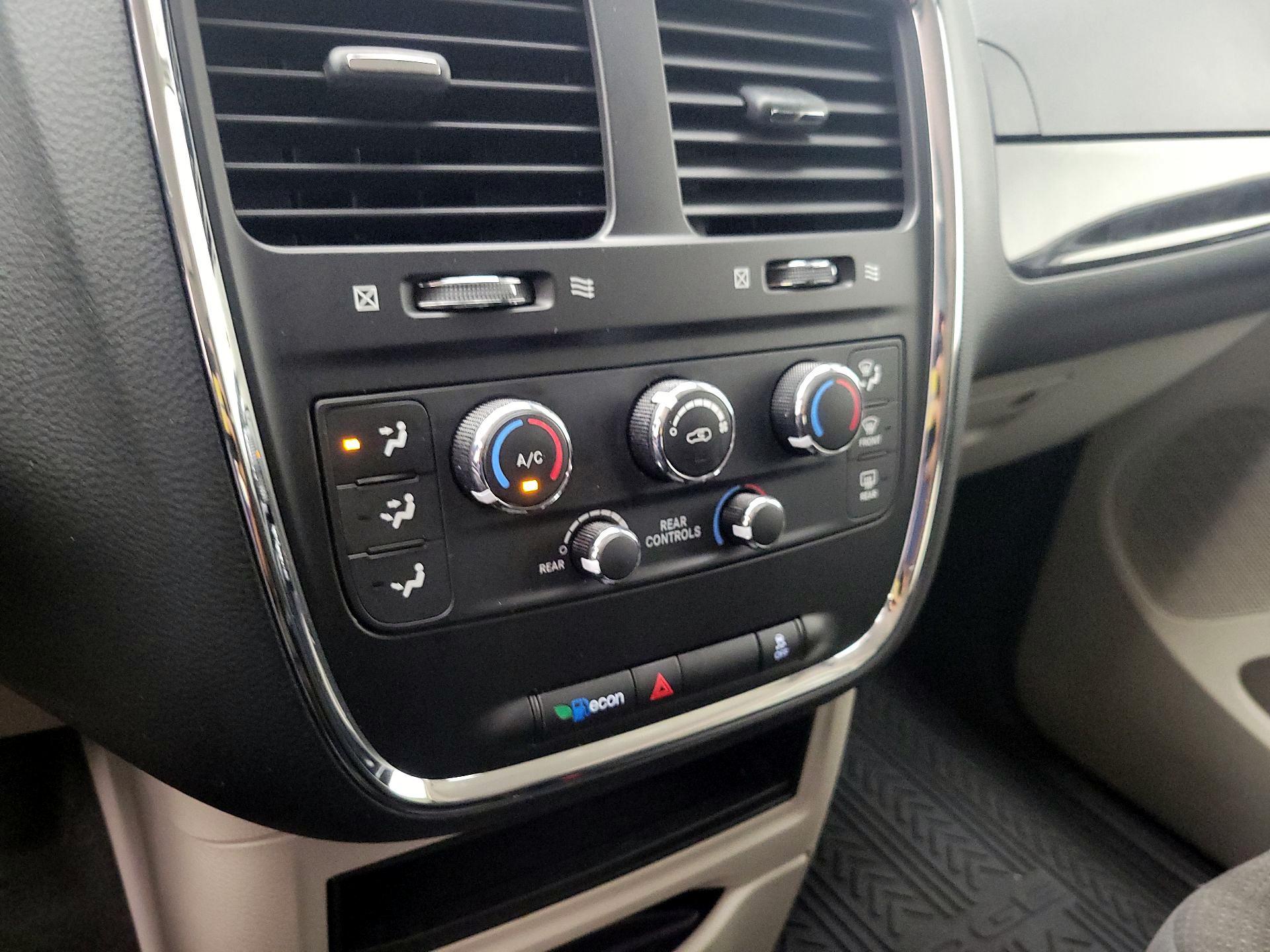 Thumbnail: 2018 Dodge Grand Caravan - 16