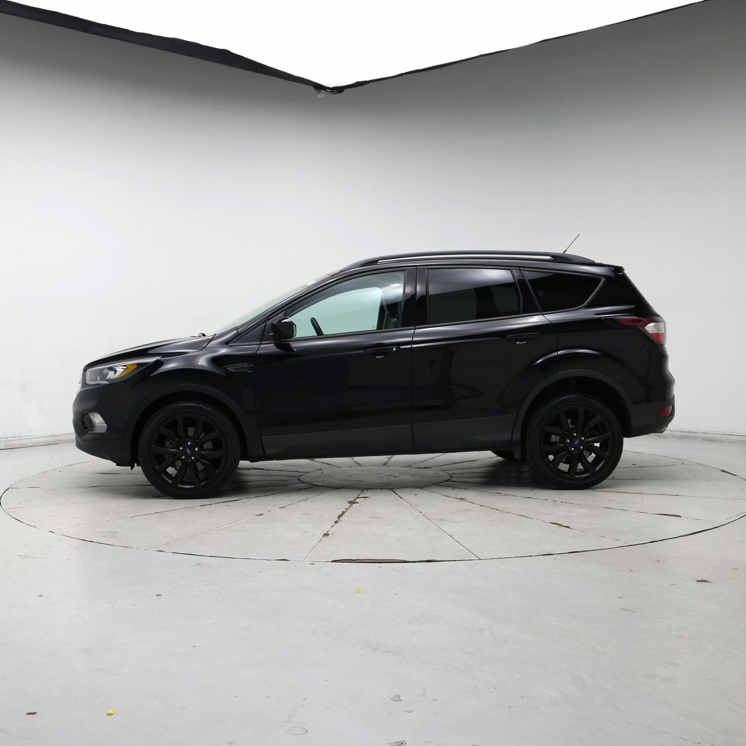 Thumbnail: 2017 Ford Escape - 3