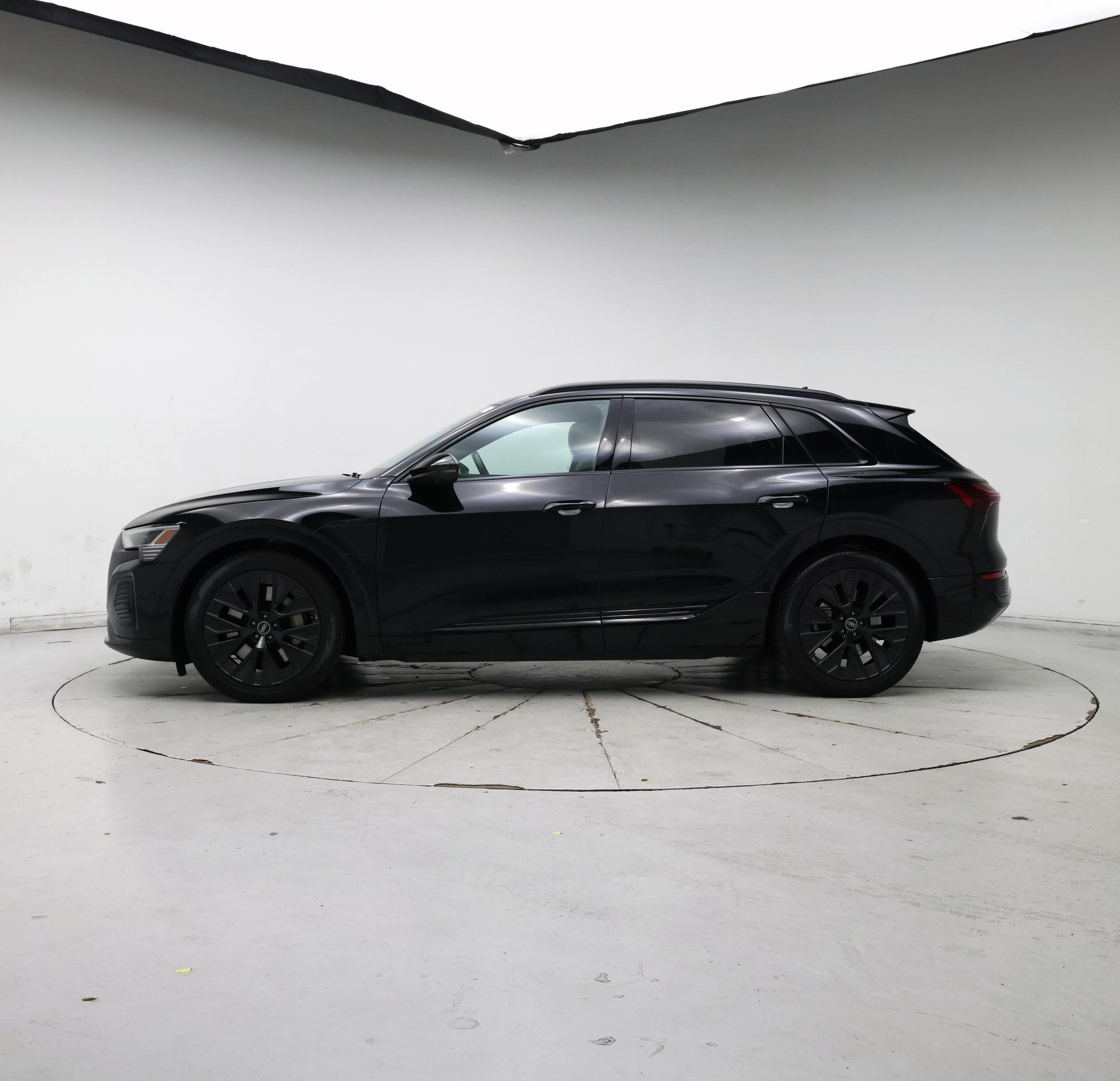 Thumbnail: 2024 Audi Q8 e-tron - 3