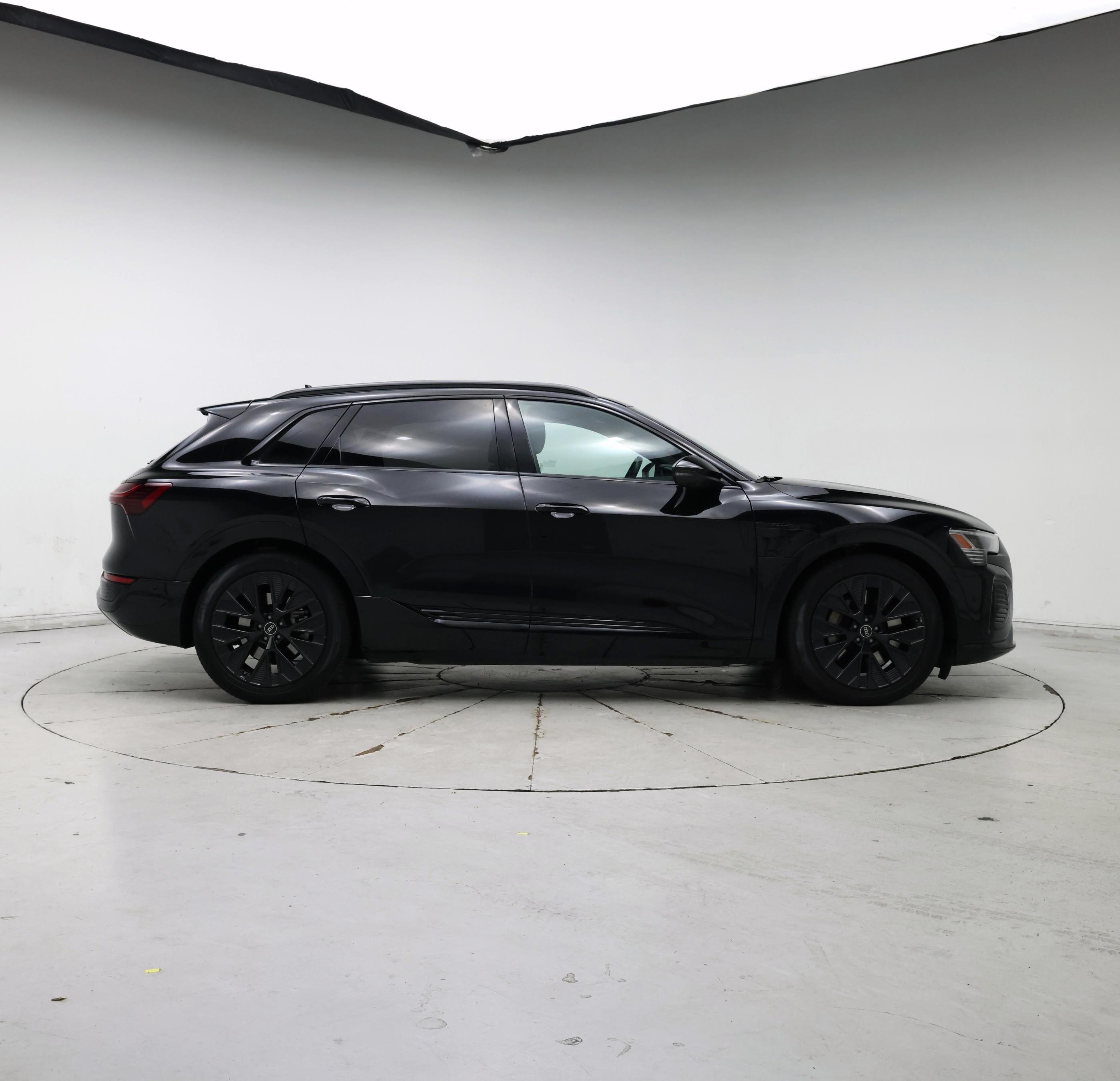 Thumbnail: 2024 Audi Q8 e-tron - 7