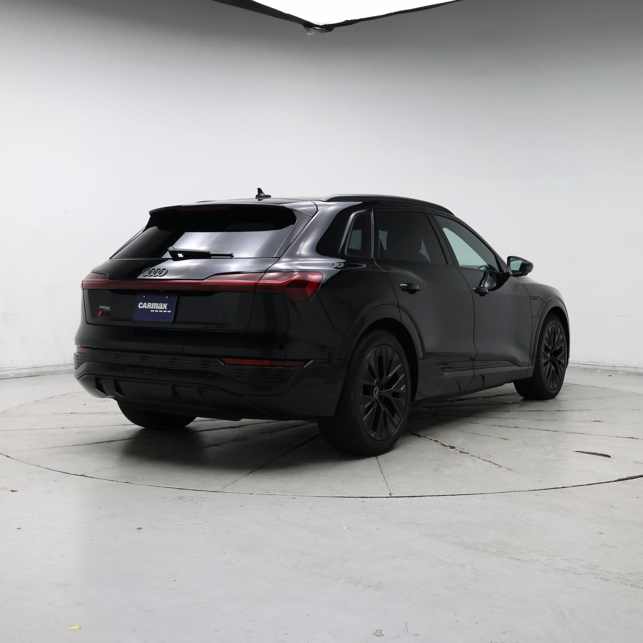 Thumbnail: 2024 Audi Q8 e-tron - 8