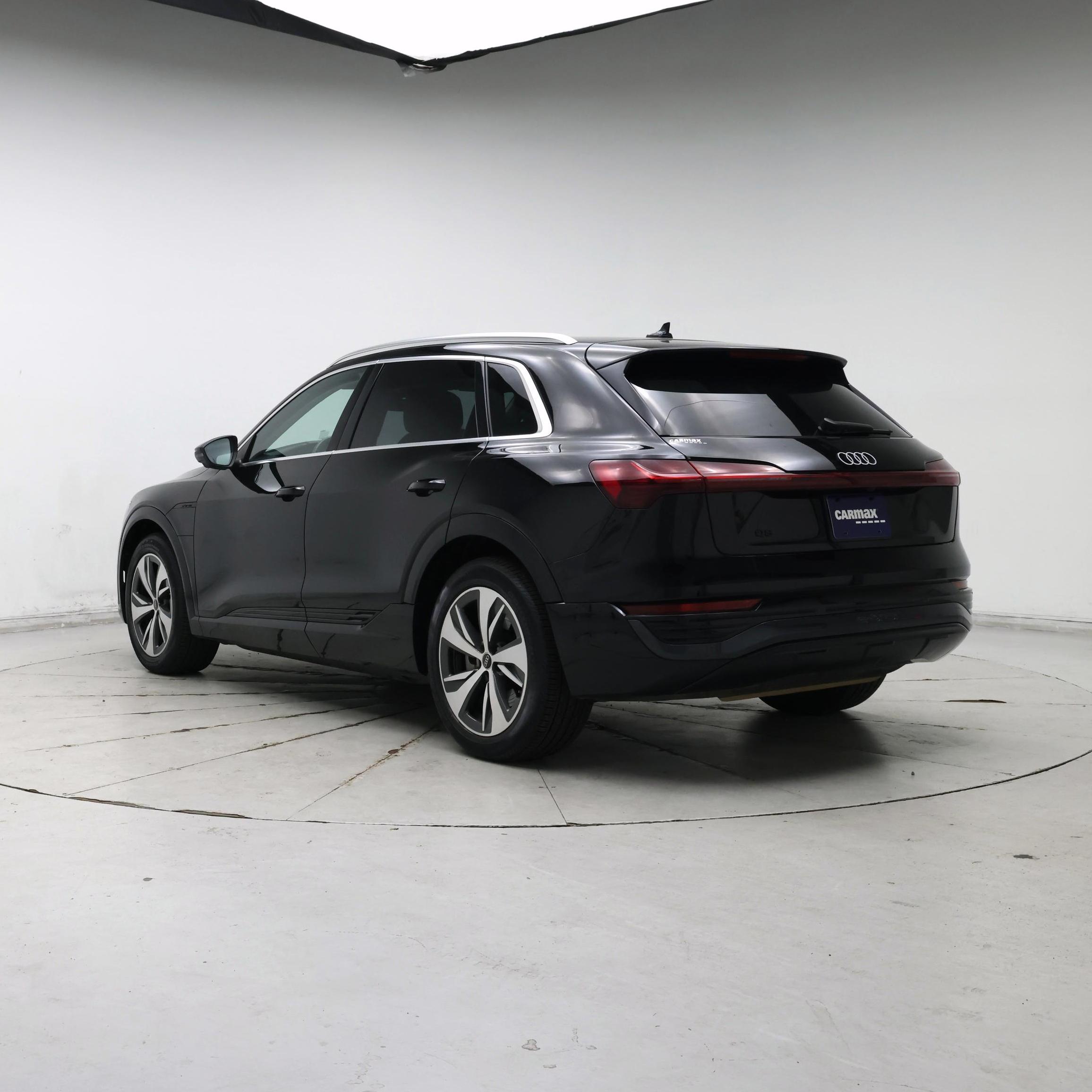 Thumbnail: 2024 Audi Q8 e-tron - 2
