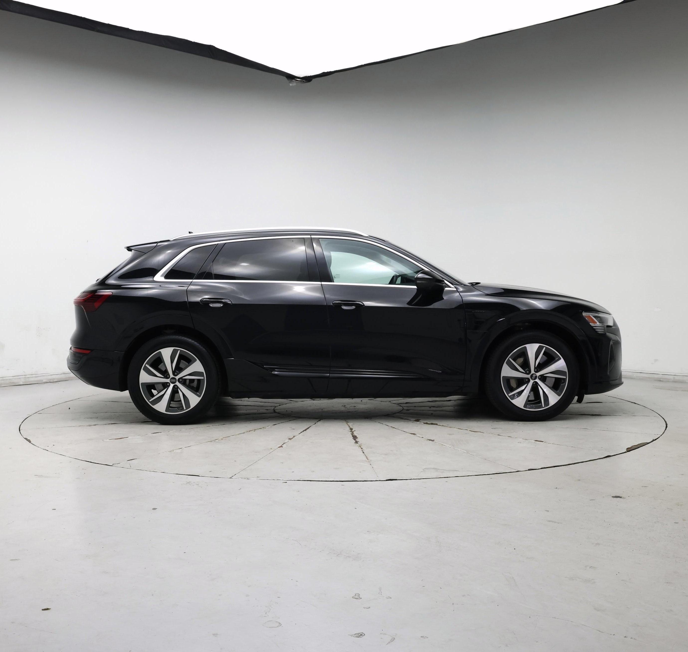 Thumbnail: 2024 Audi Q8 e-tron - 7