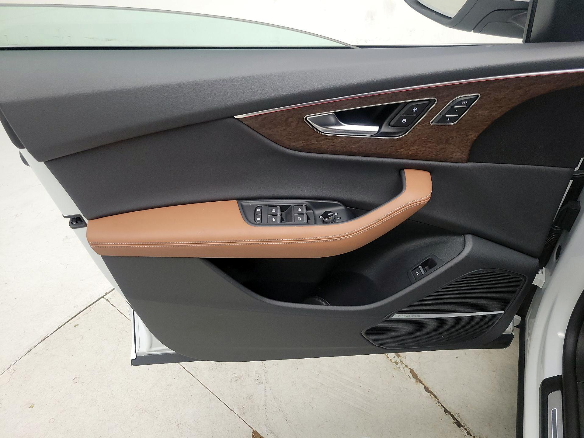 Thumbnail: 2024 Audi Q8 - 12