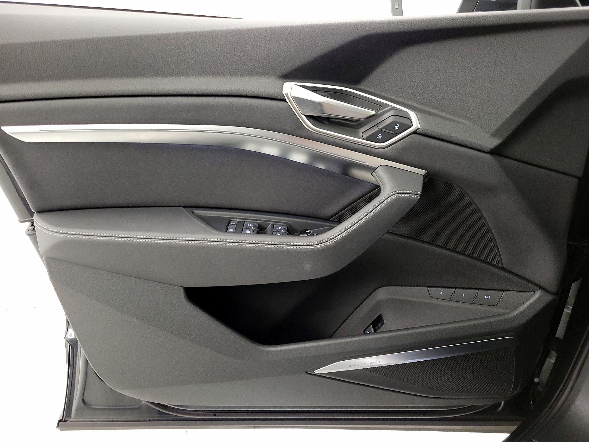 Thumbnail: 2024 Audi Q8 e-tron - 12