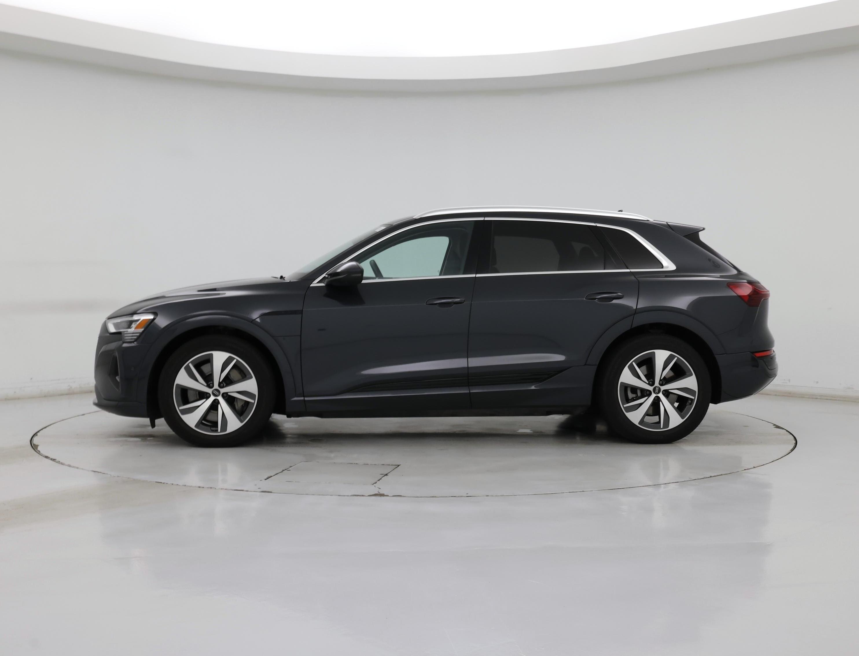 Thumbnail: 2024 Audi Q8 e-tron - 3
