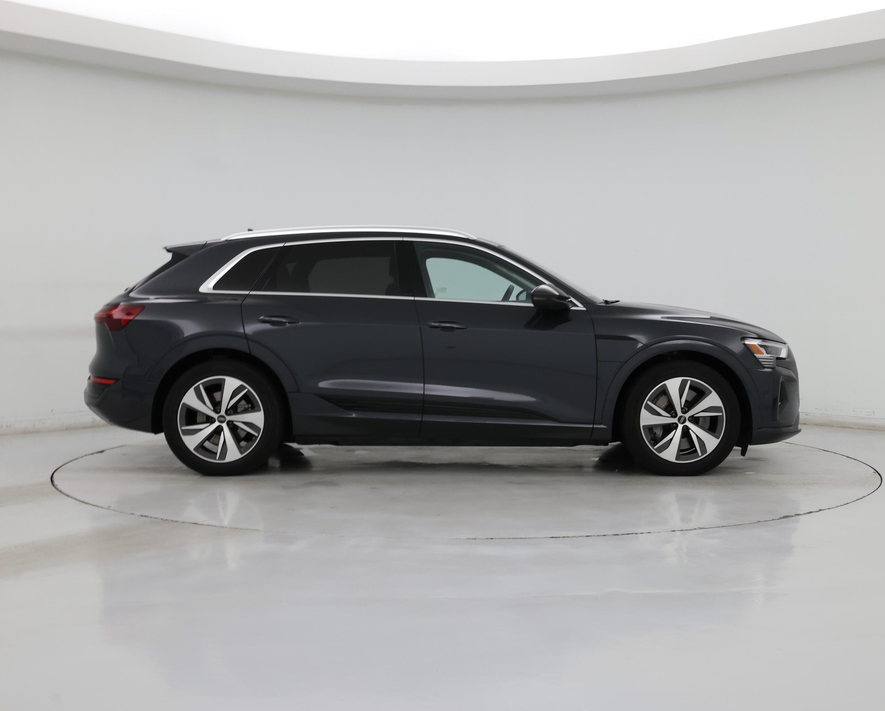 Thumbnail: 2024 Audi Q8 e-tron - 7