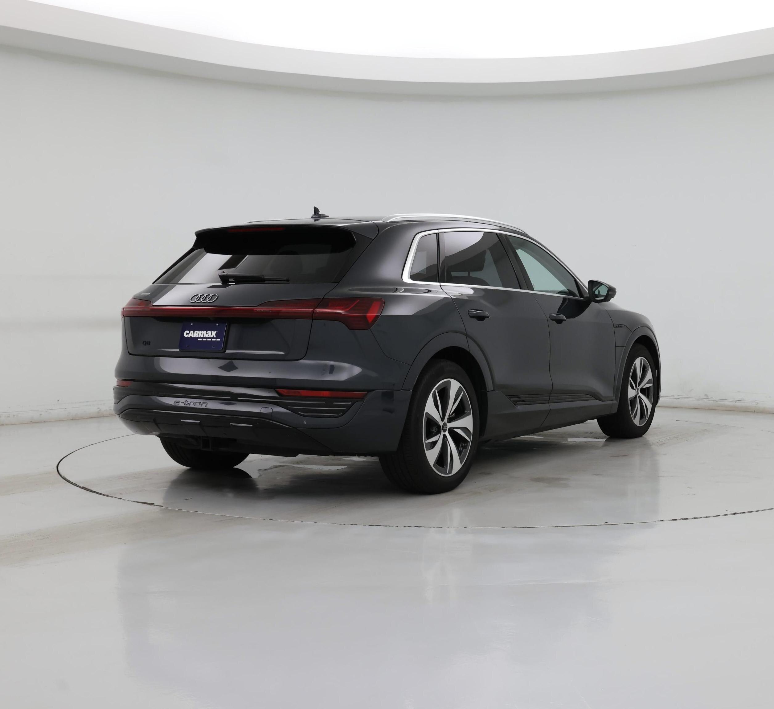 Thumbnail: 2024 Audi Q8 e-tron - 8
