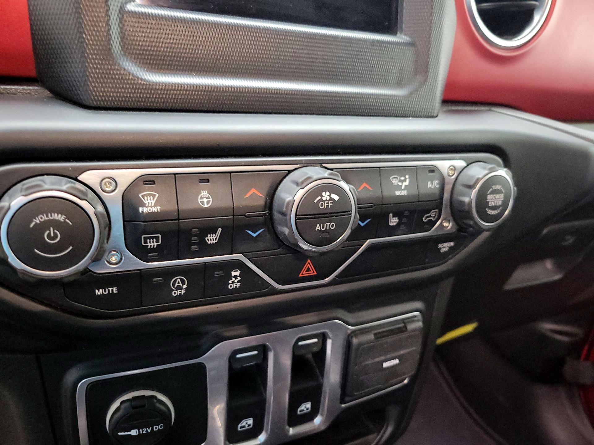 Thumbnail: 2019 Jeep Wrangler - 16