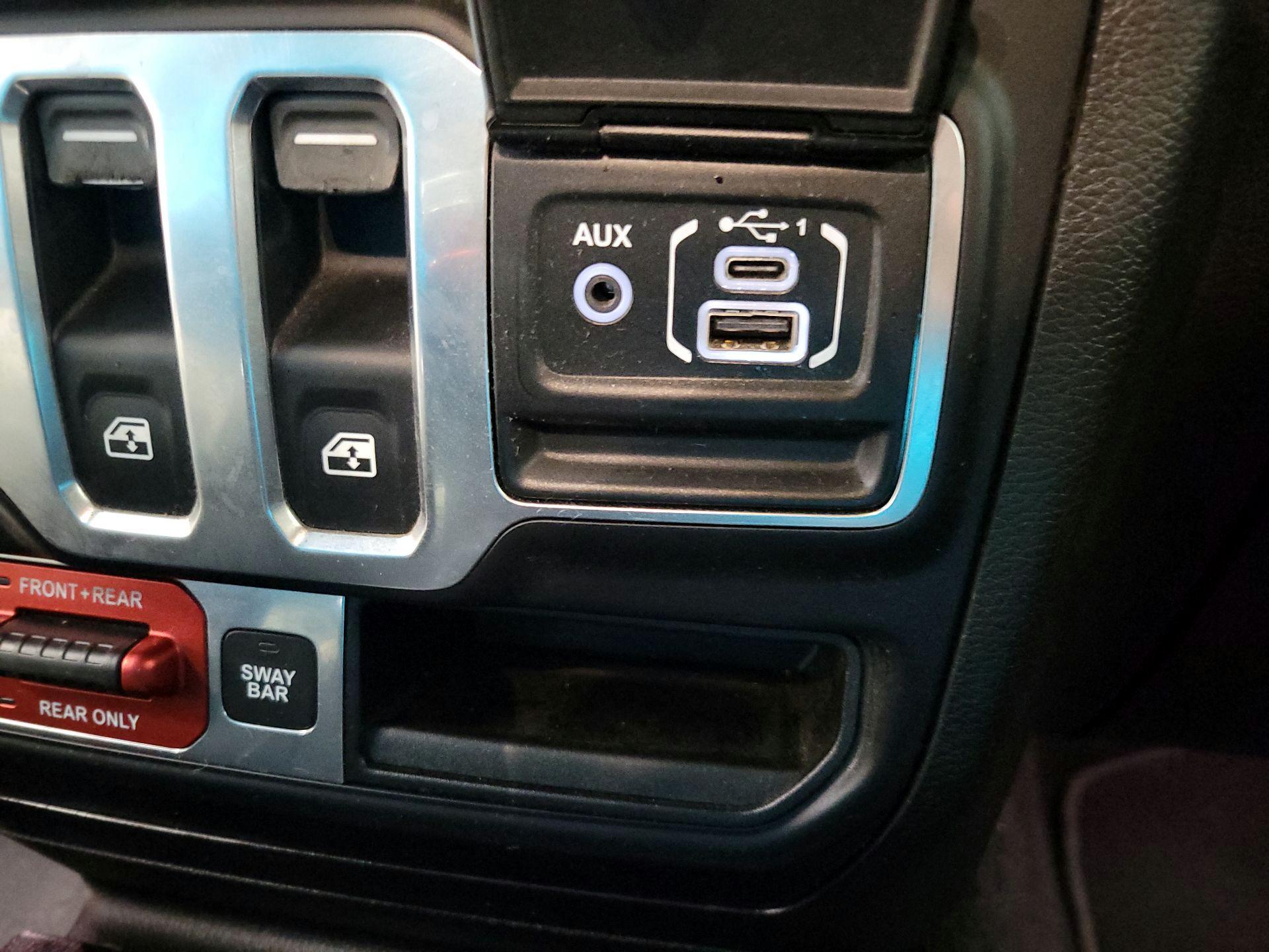 Thumbnail: 2019 Jeep Wrangler - 18