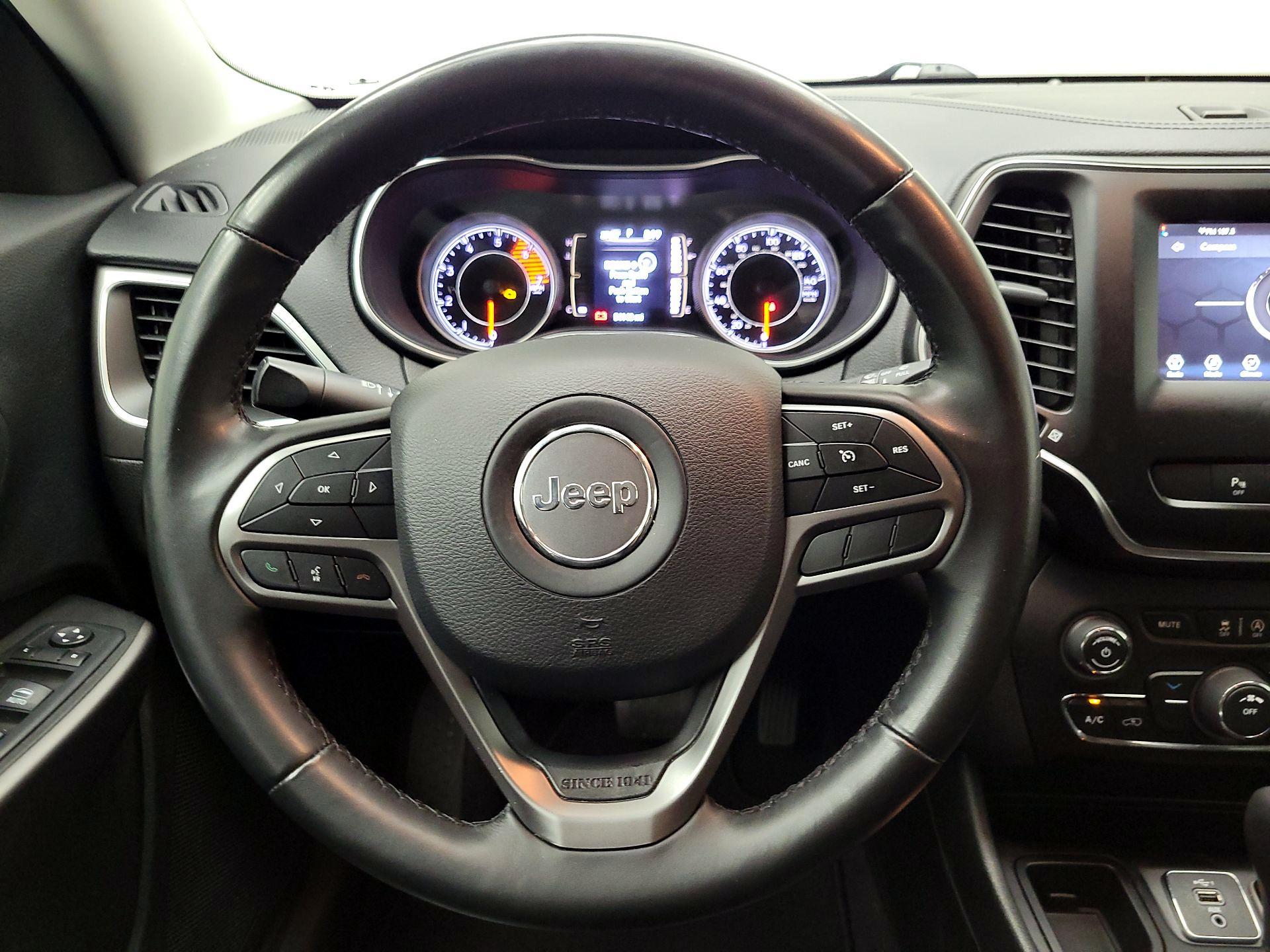 Thumbnail: 2019 Jeep Cherokee - 10