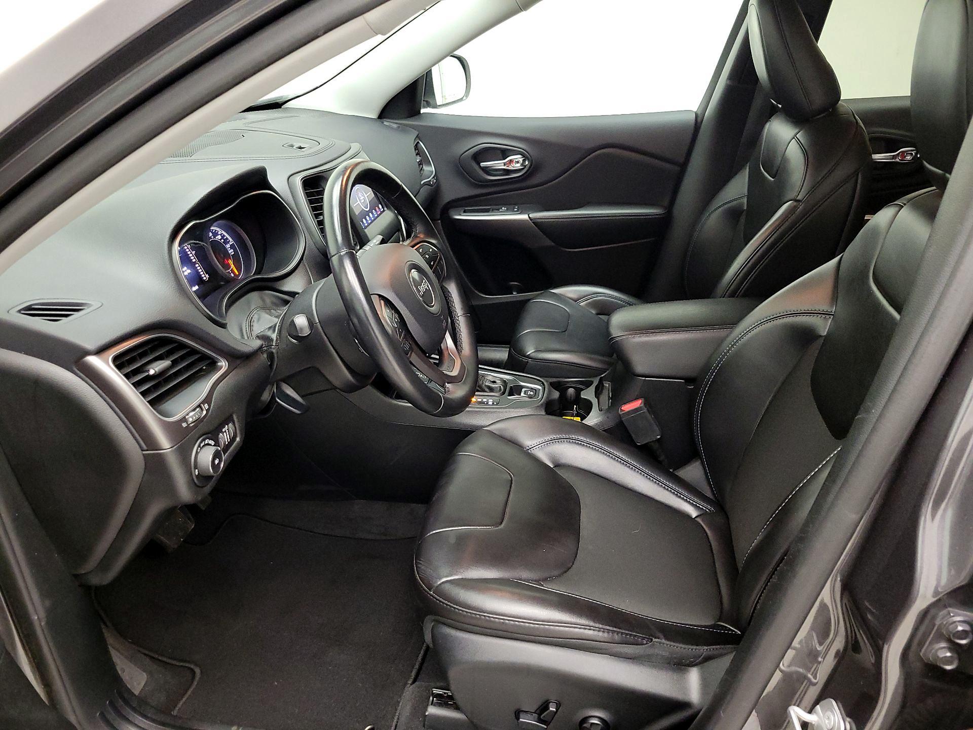 Thumbnail: 2019 Jeep Cherokee - 11