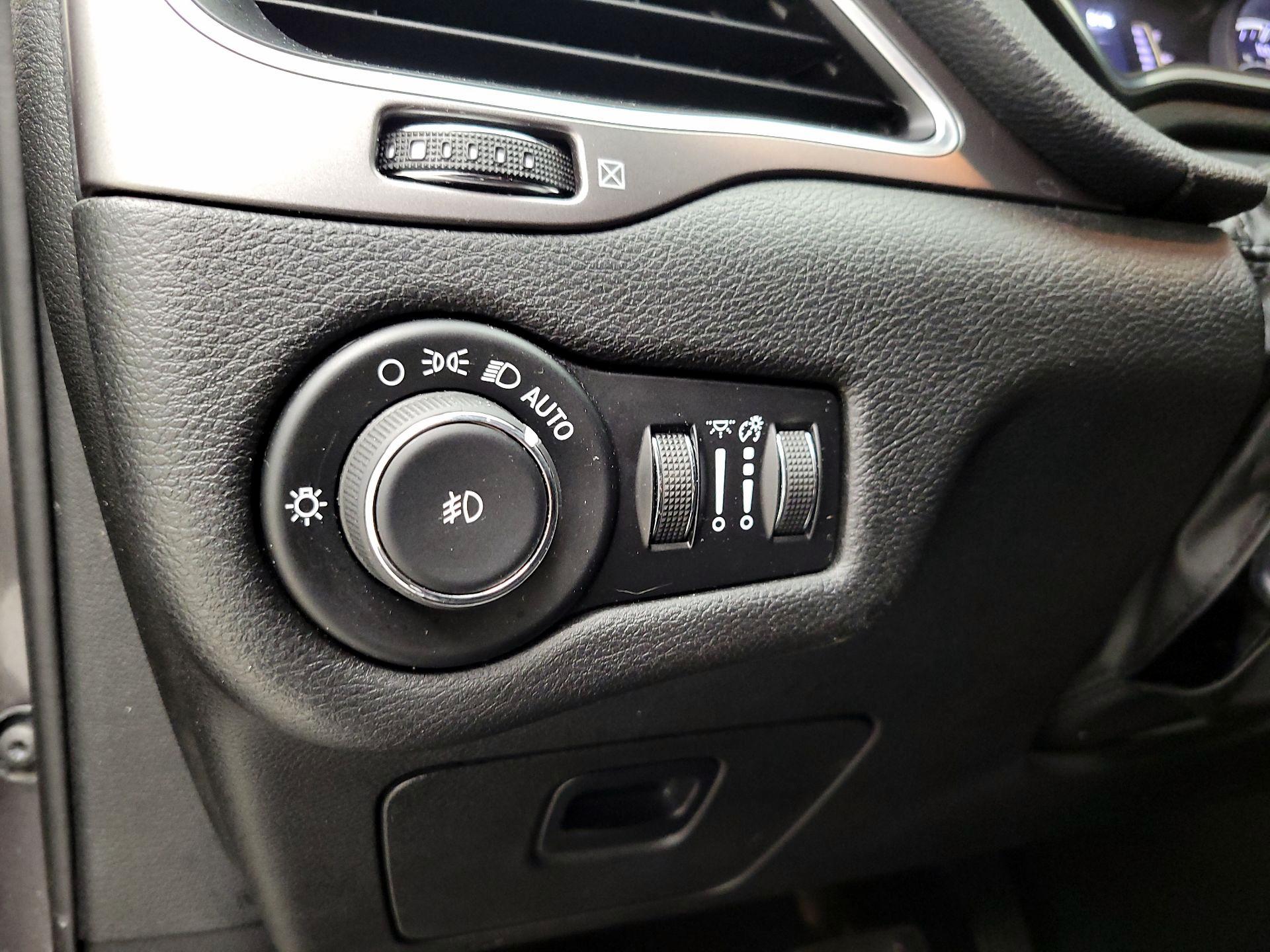 Thumbnail: 2019 Jeep Cherokee - 13