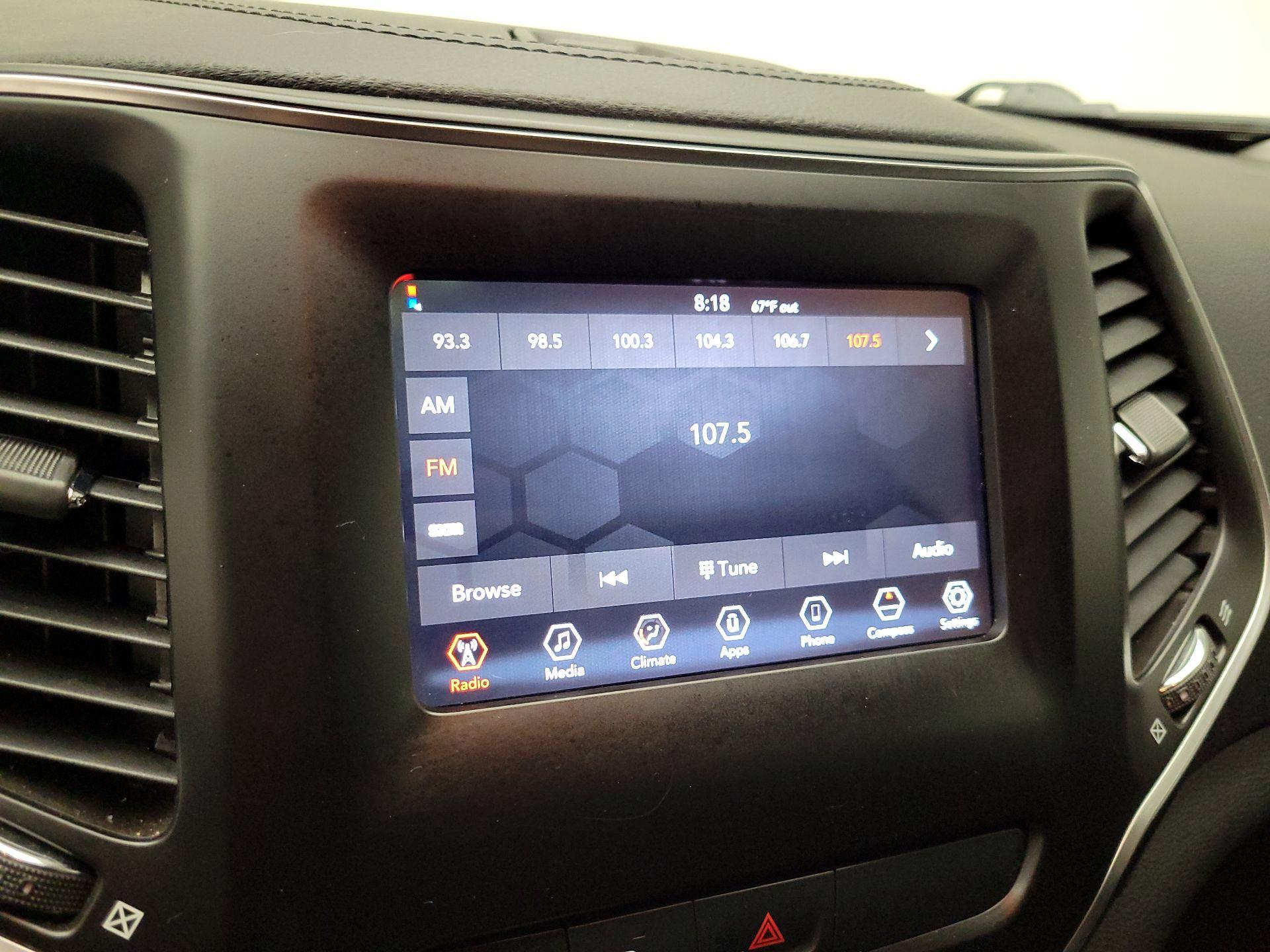 Thumbnail: 2019 Jeep Cherokee - 15