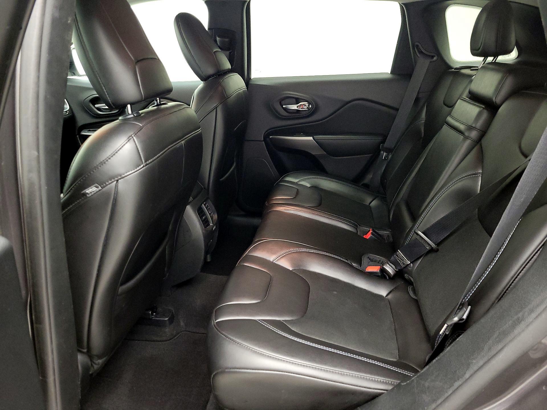 Thumbnail: 2019 Jeep Cherokee - 19