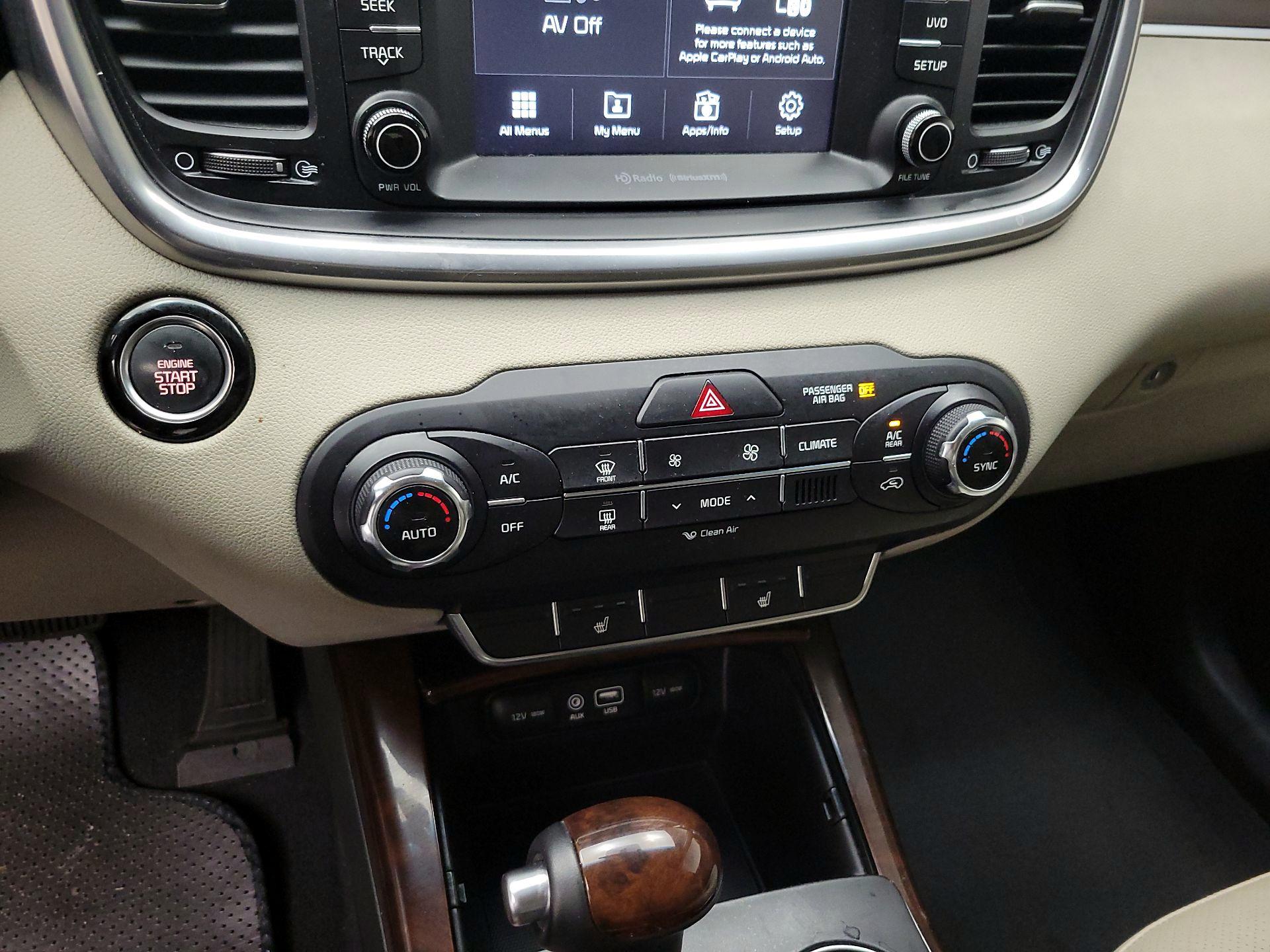 Thumbnail: 2017 Kia Sorento - 16