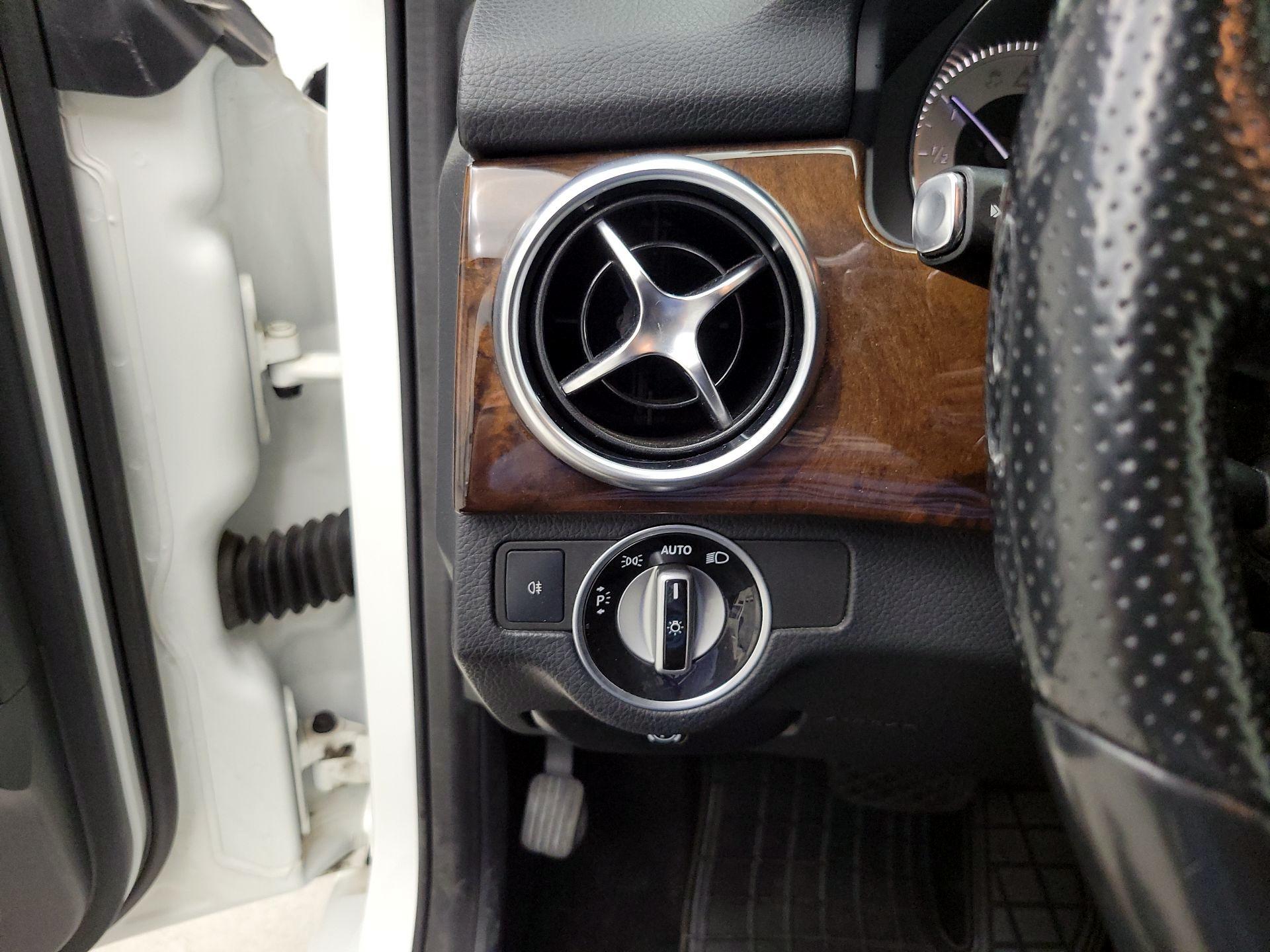 Thumbnail: 2015 Mercedes-Benz GLK - 13