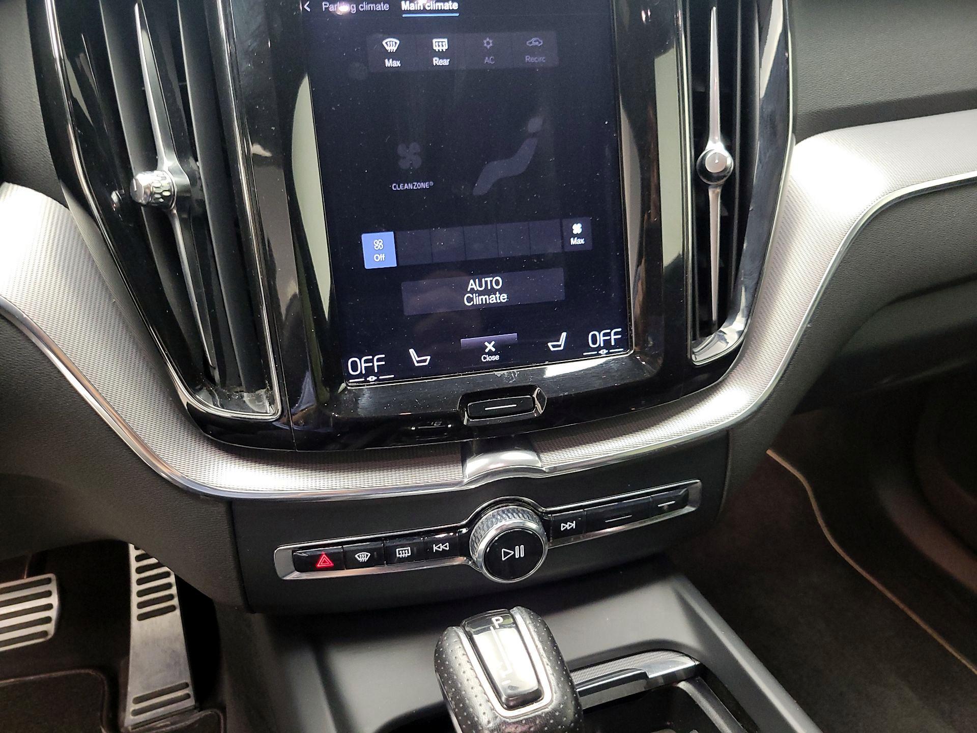 Thumbnail: 2018 Volvo XC60 - 17