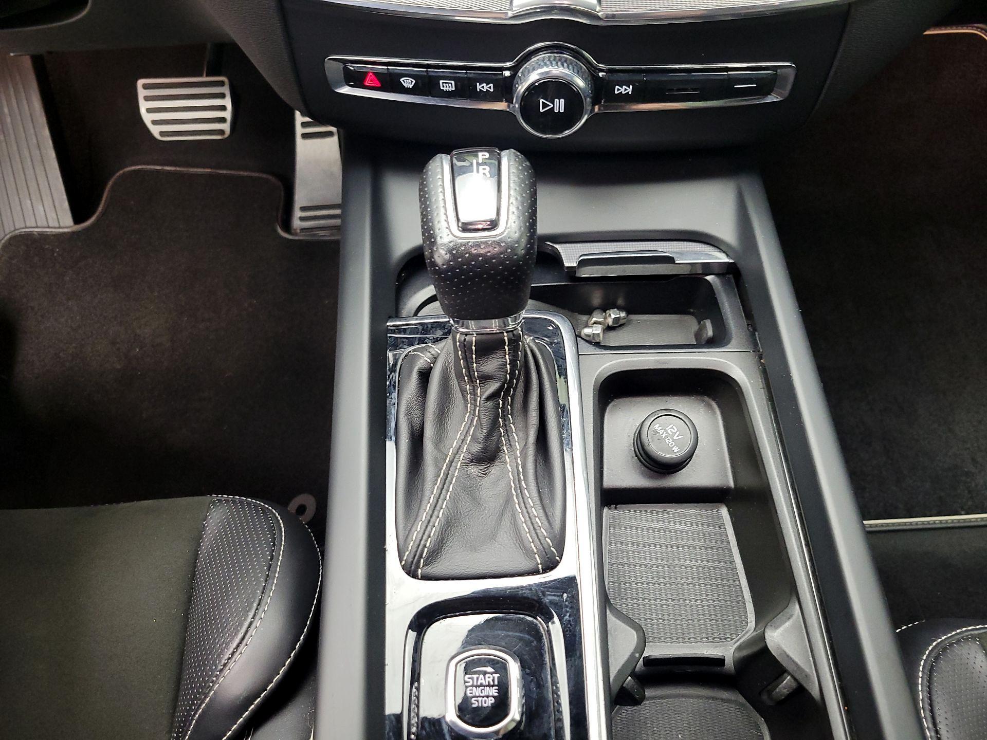 Thumbnail: 2018 Volvo XC60 - 18