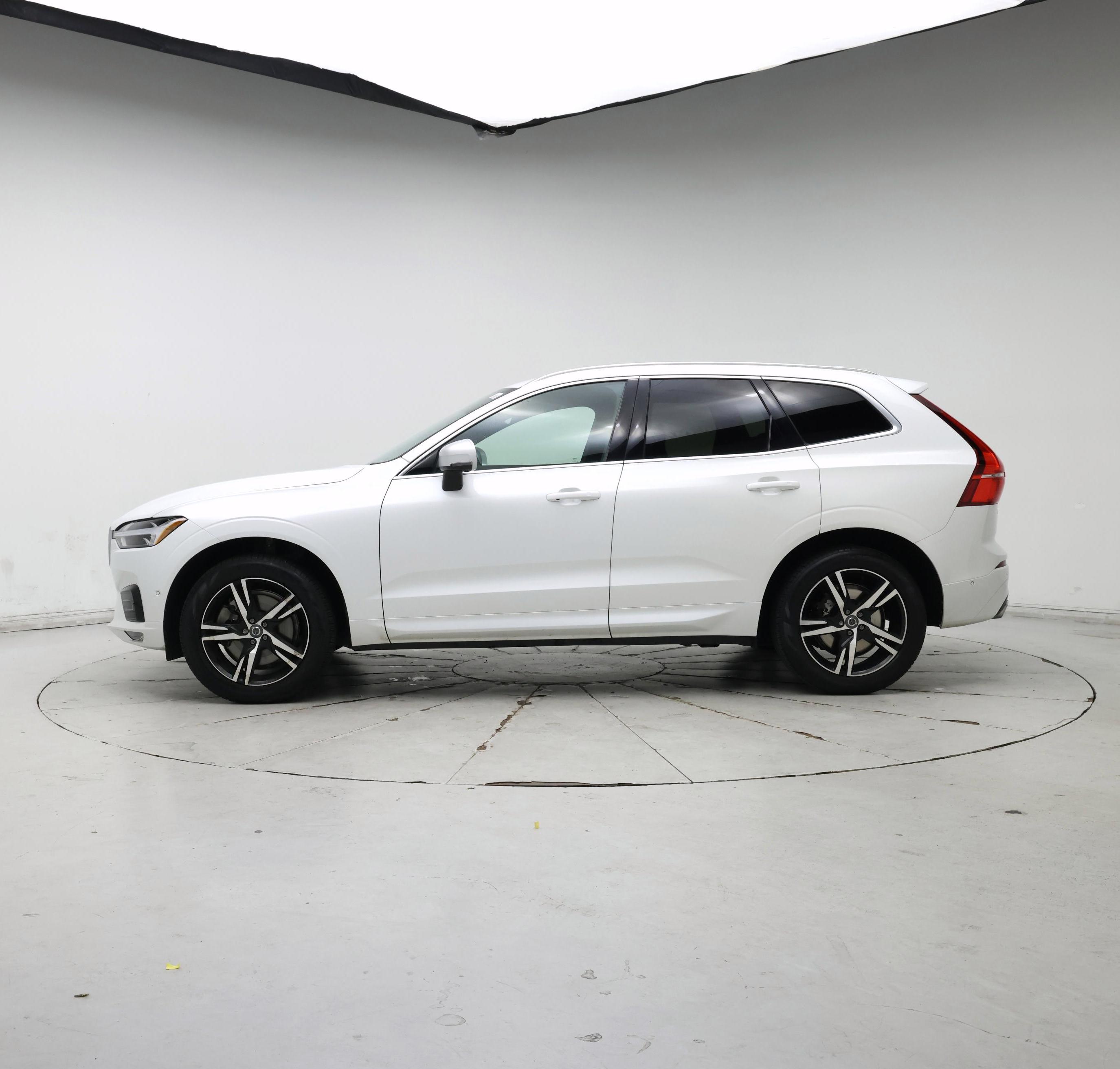 Thumbnail: 2018 Volvo XC60 - 3