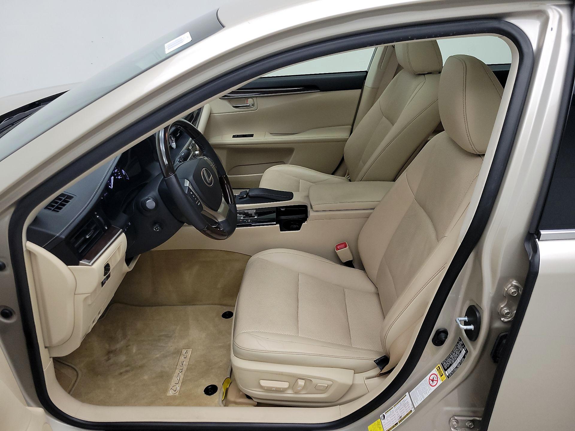 Thumbnail: 2015 Lexus ES - 11