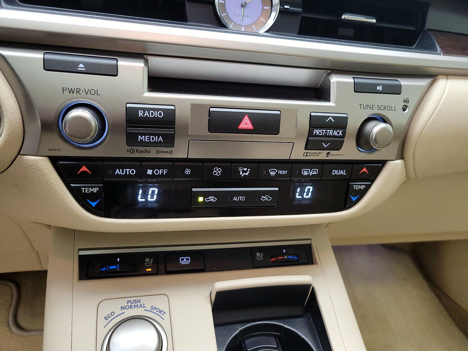 Thumbnail: 2015 Lexus ES - 17