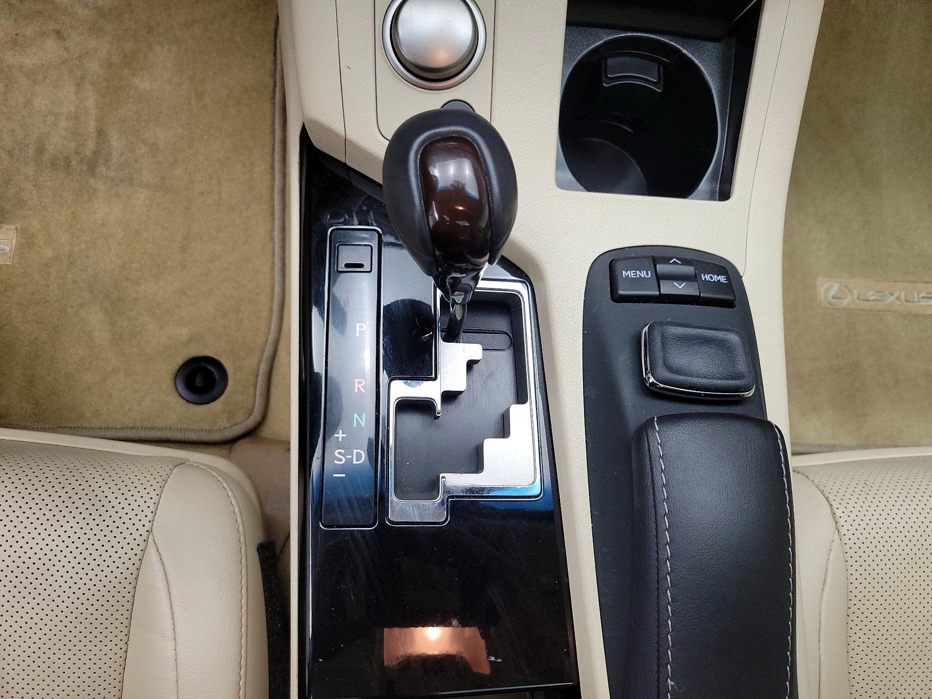 Thumbnail: 2015 Lexus ES - 18