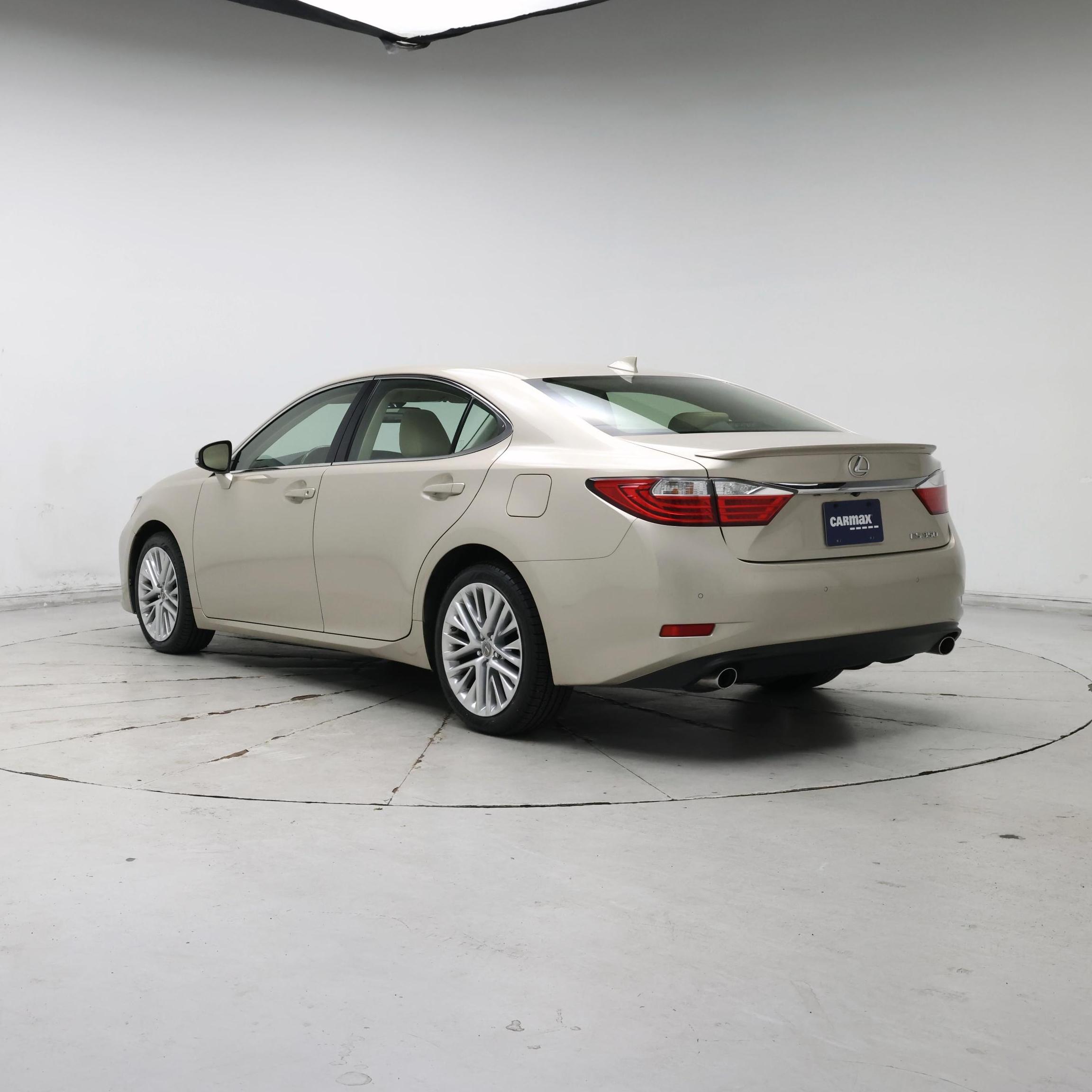 Thumbnail: 2015 Lexus ES - 2