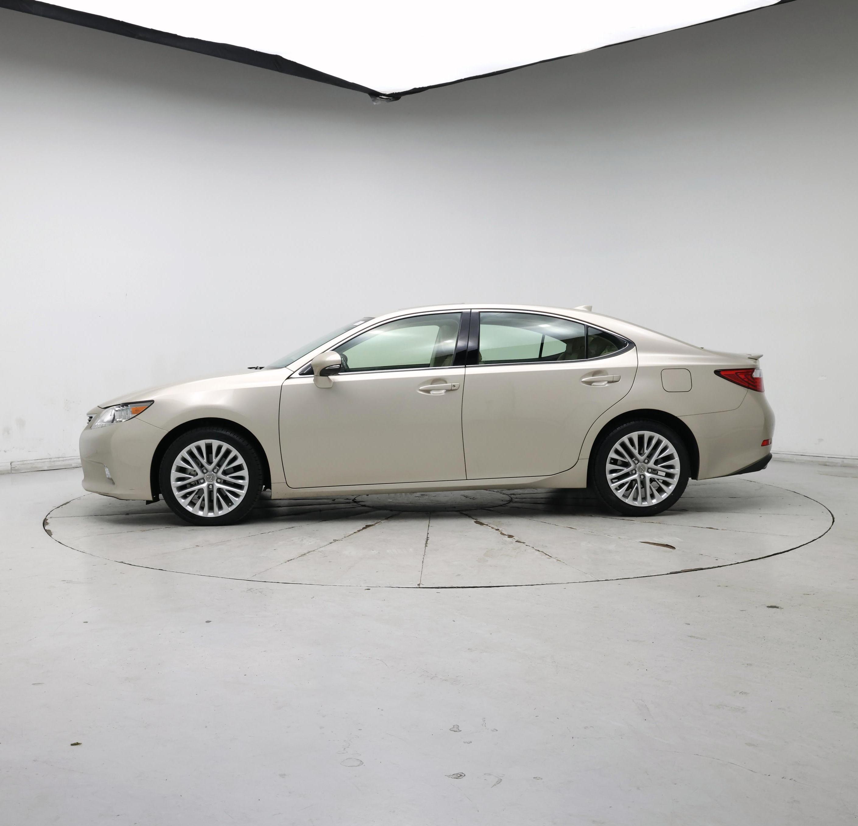 Thumbnail: 2015 Lexus ES - 3