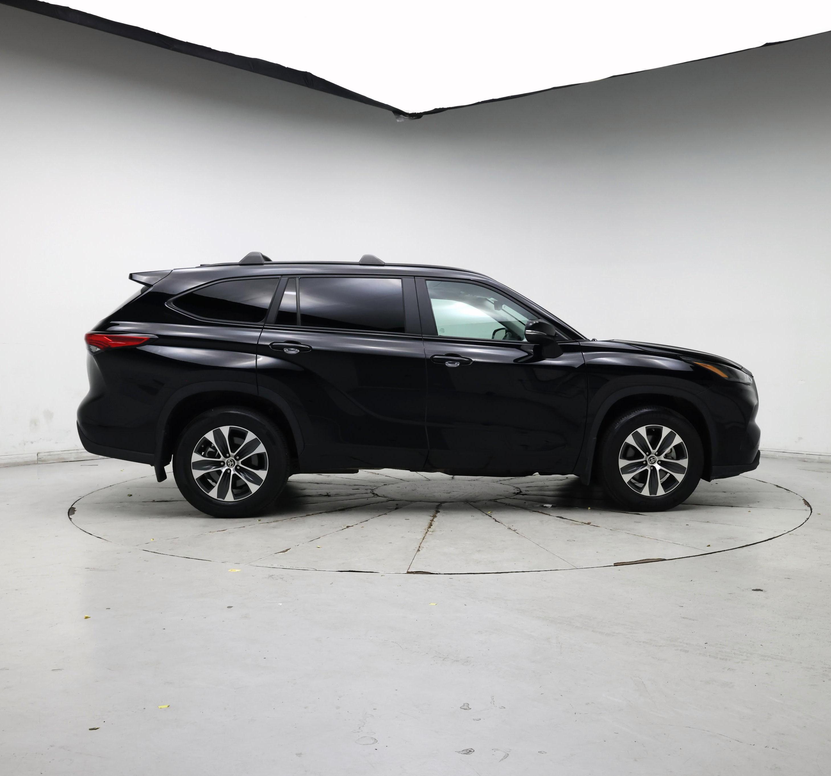 Thumbnail: 2023 Toyota Highlander - 7
