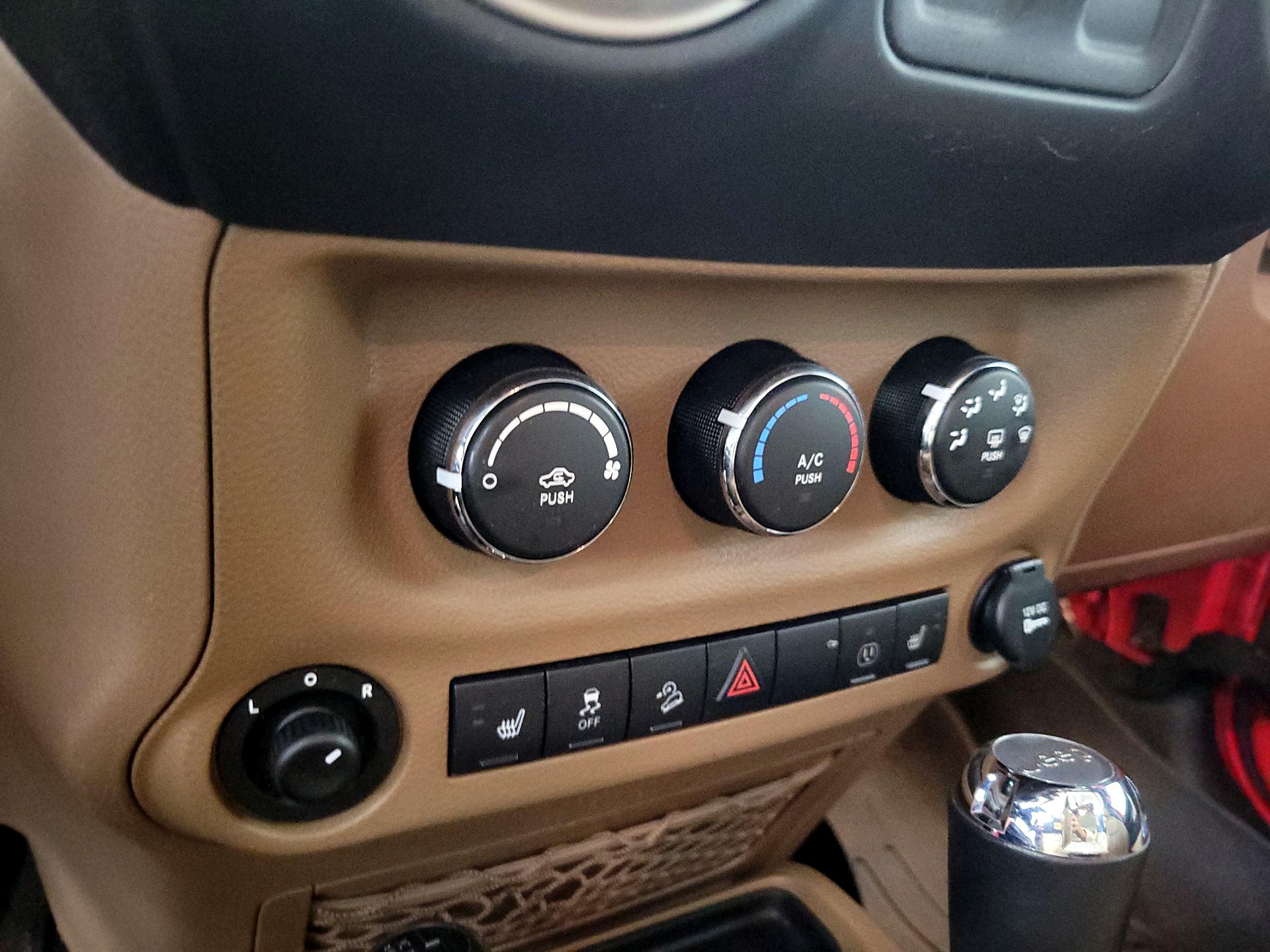 Thumbnail: 2014 Jeep Wrangler - 15