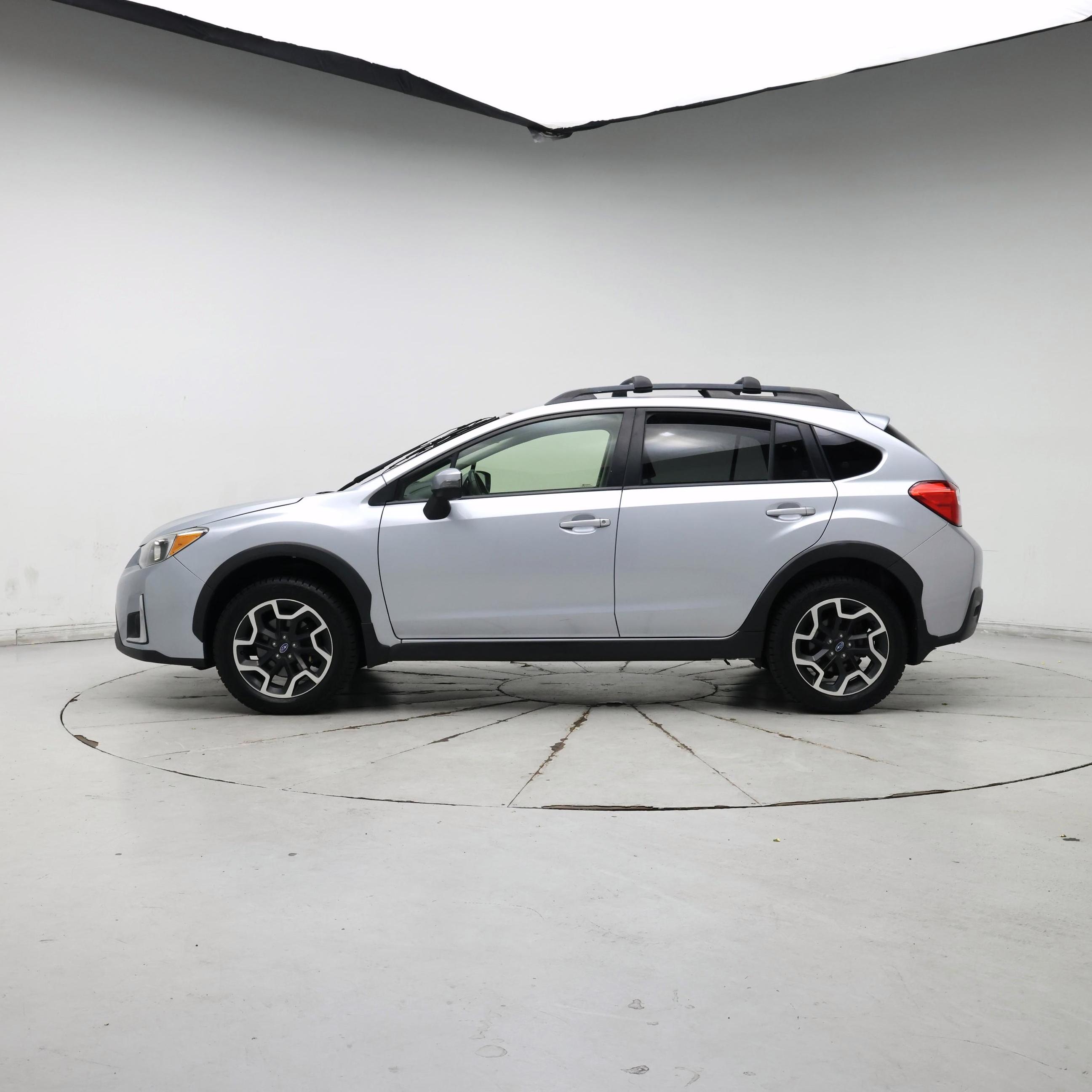 Thumbnail: 2017 Subaru Crosstrek - 3